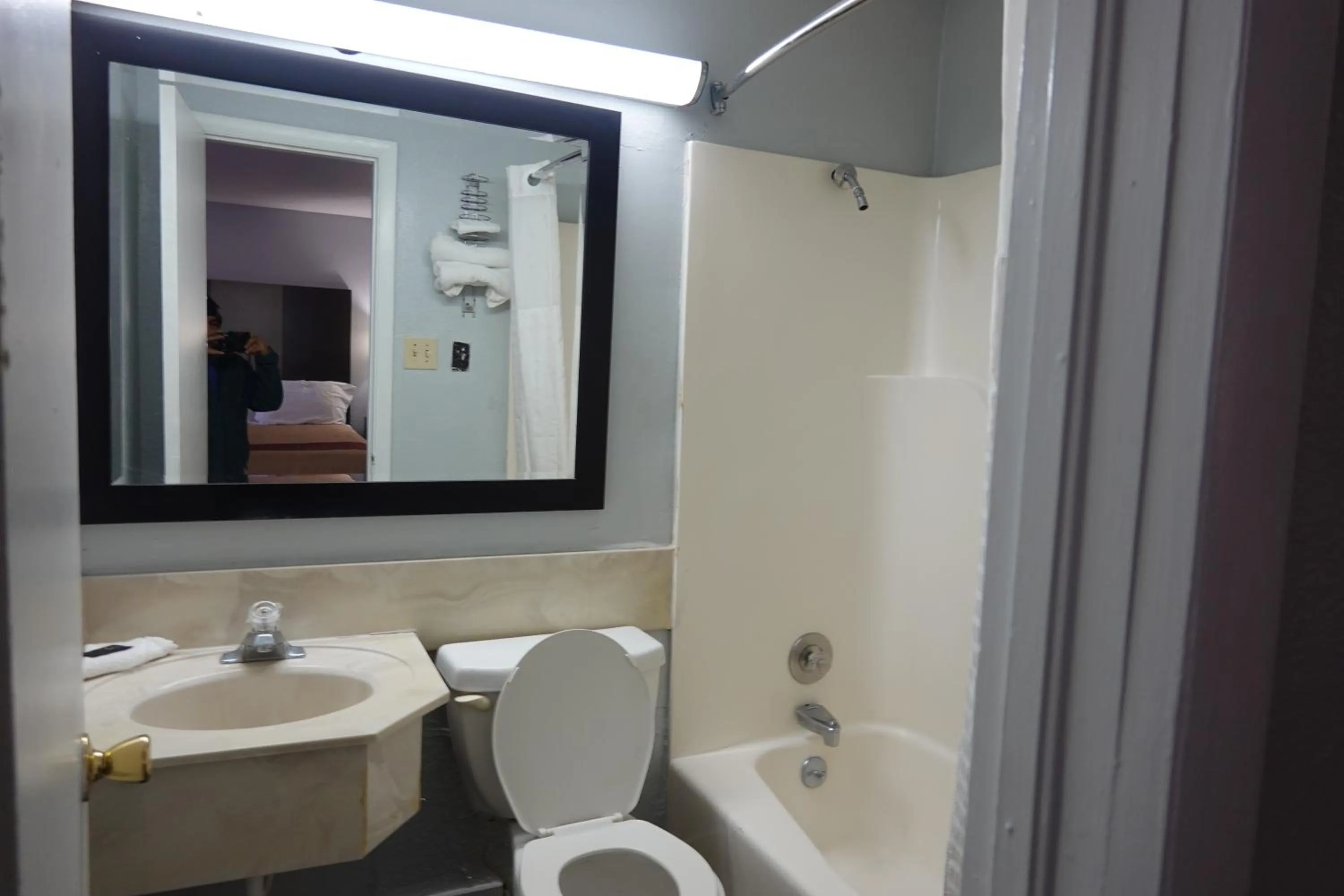 Cascades Motel - Chattanooga