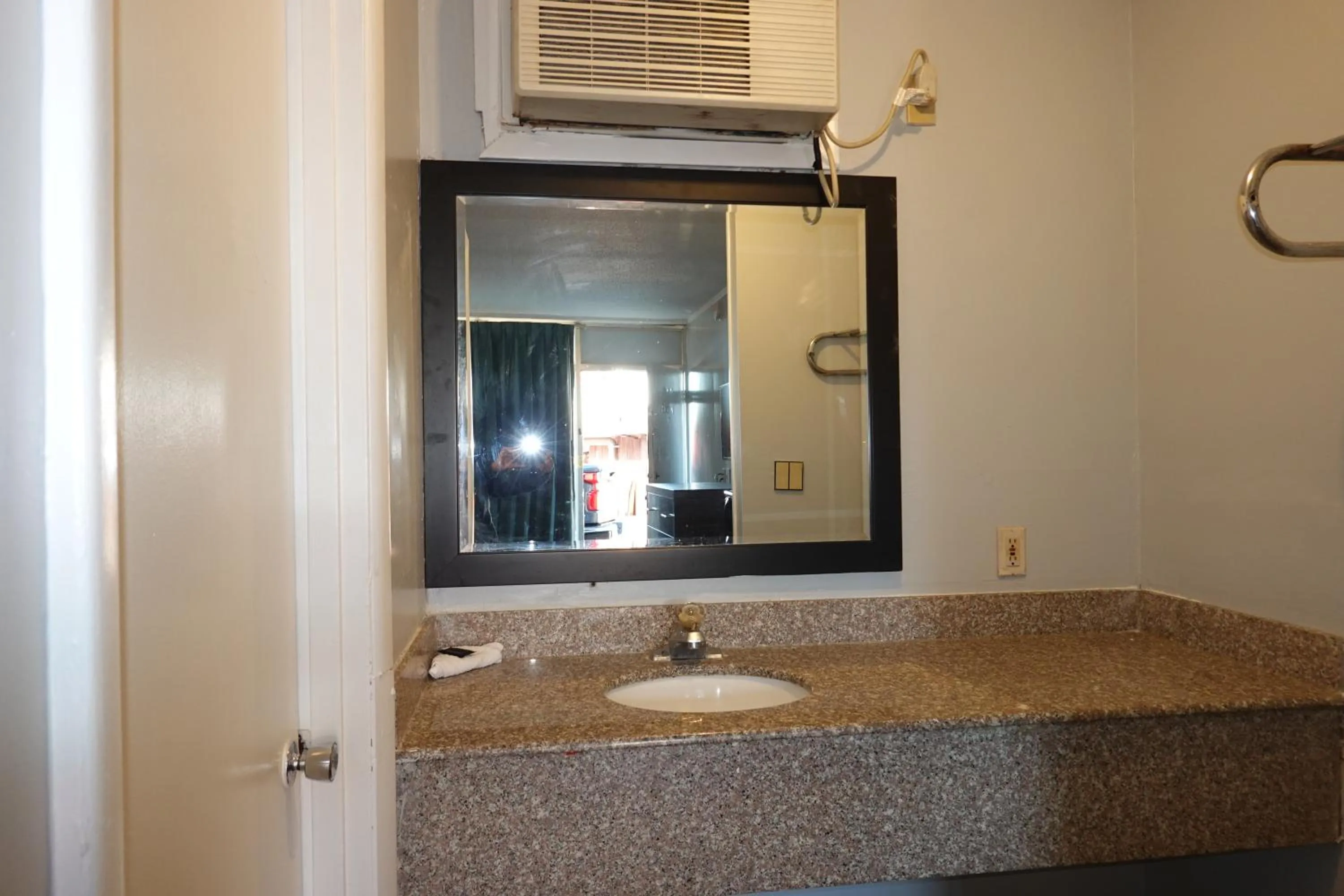 Cascades Motel - Chattanooga