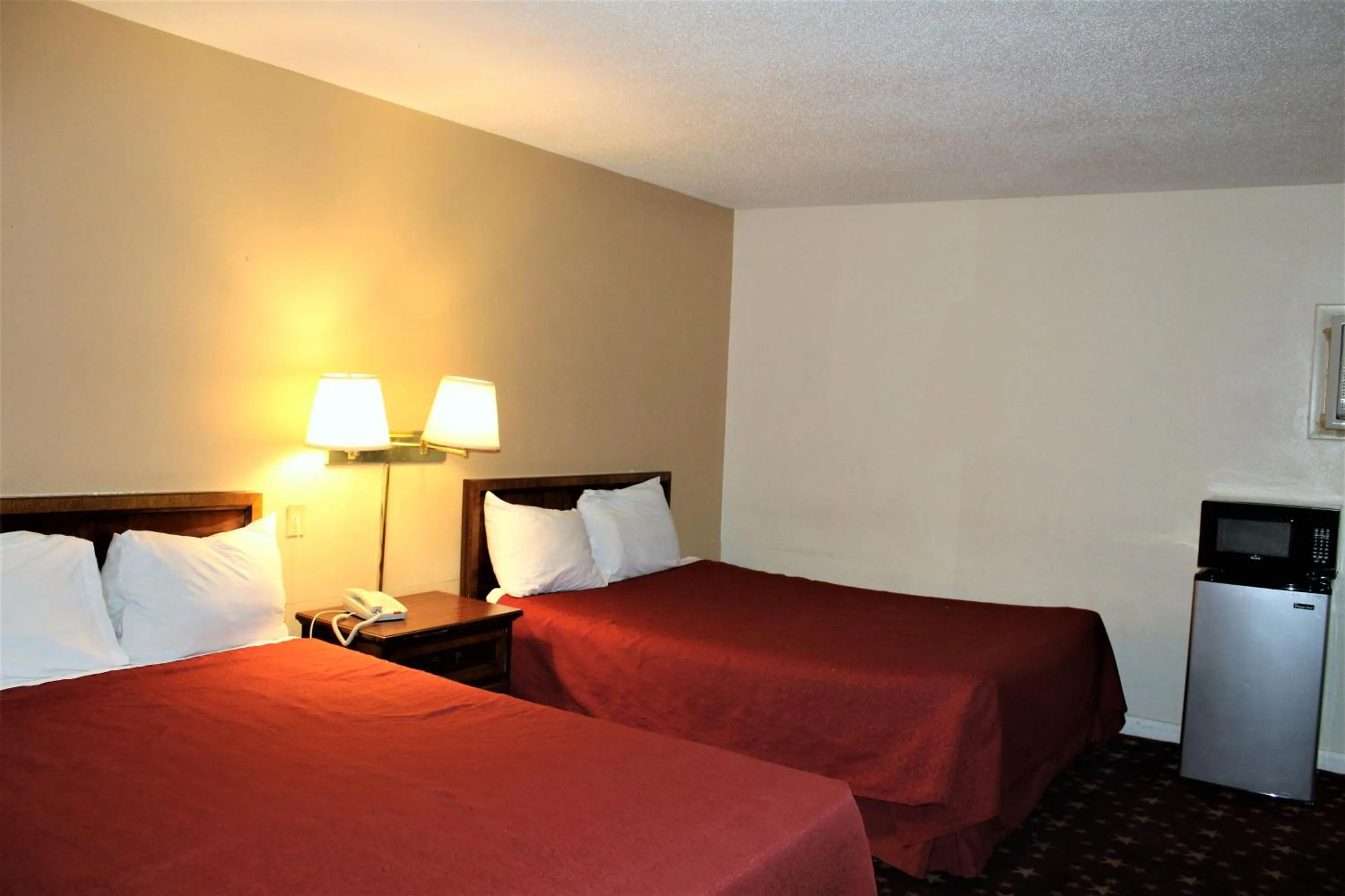 Bed in Cascades Motel - Chattanooga