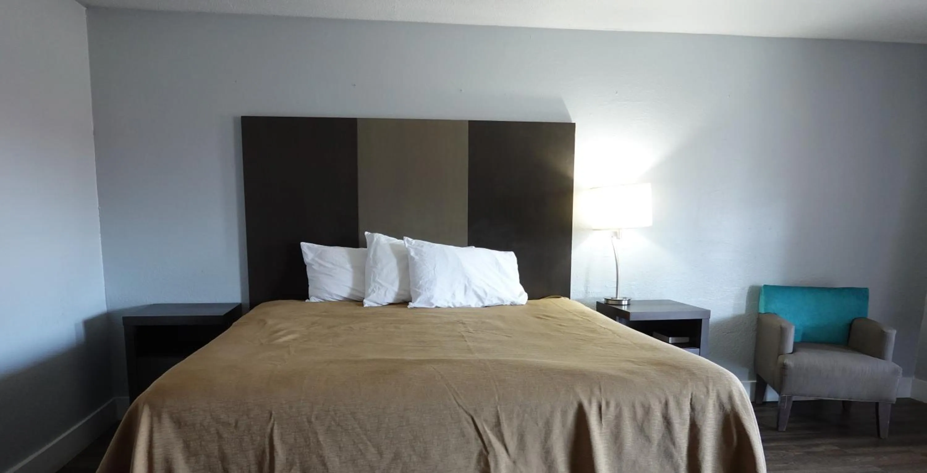 Bed in Cascades Motel - Chattanooga