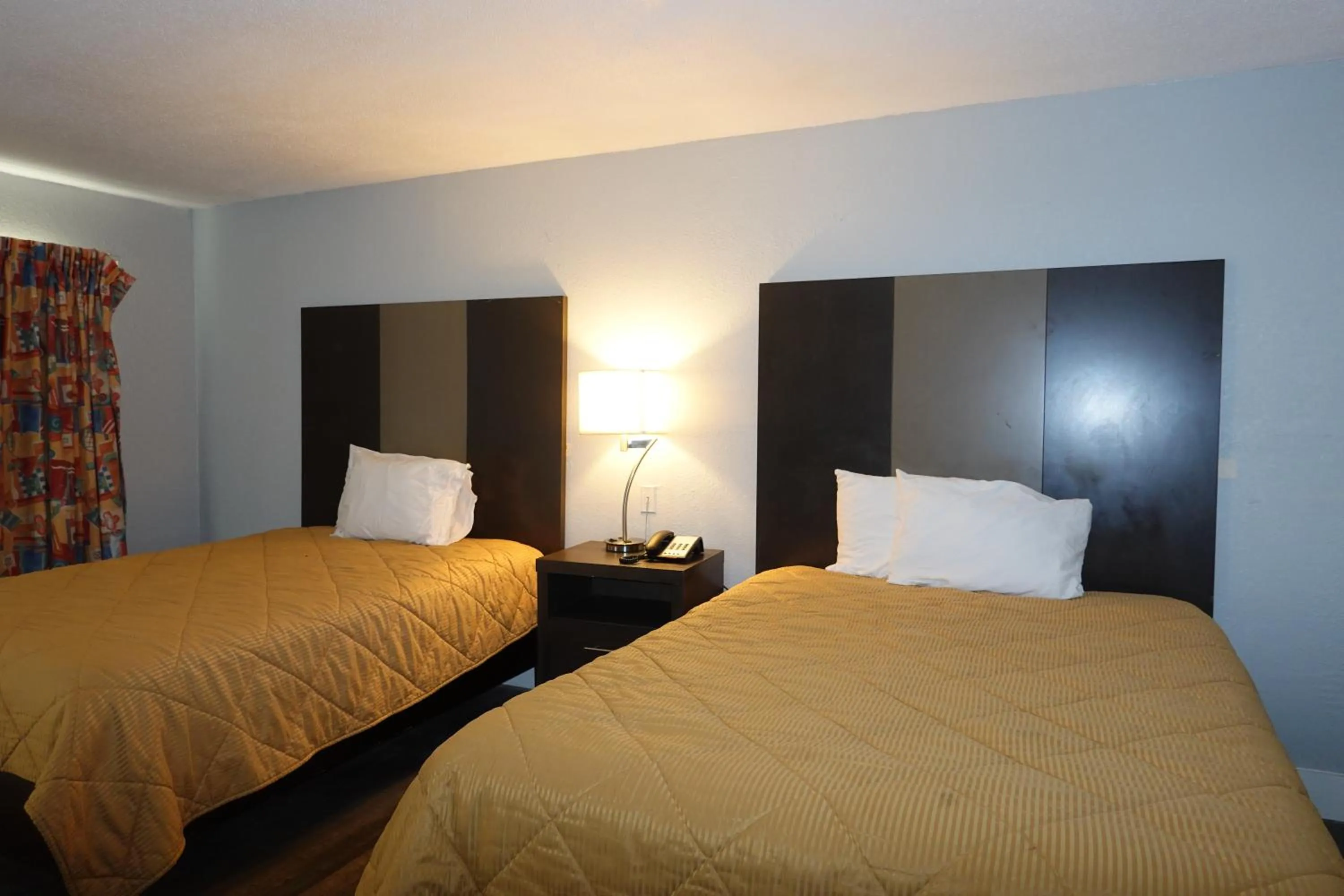 Bed in Cascades Motel - Chattanooga