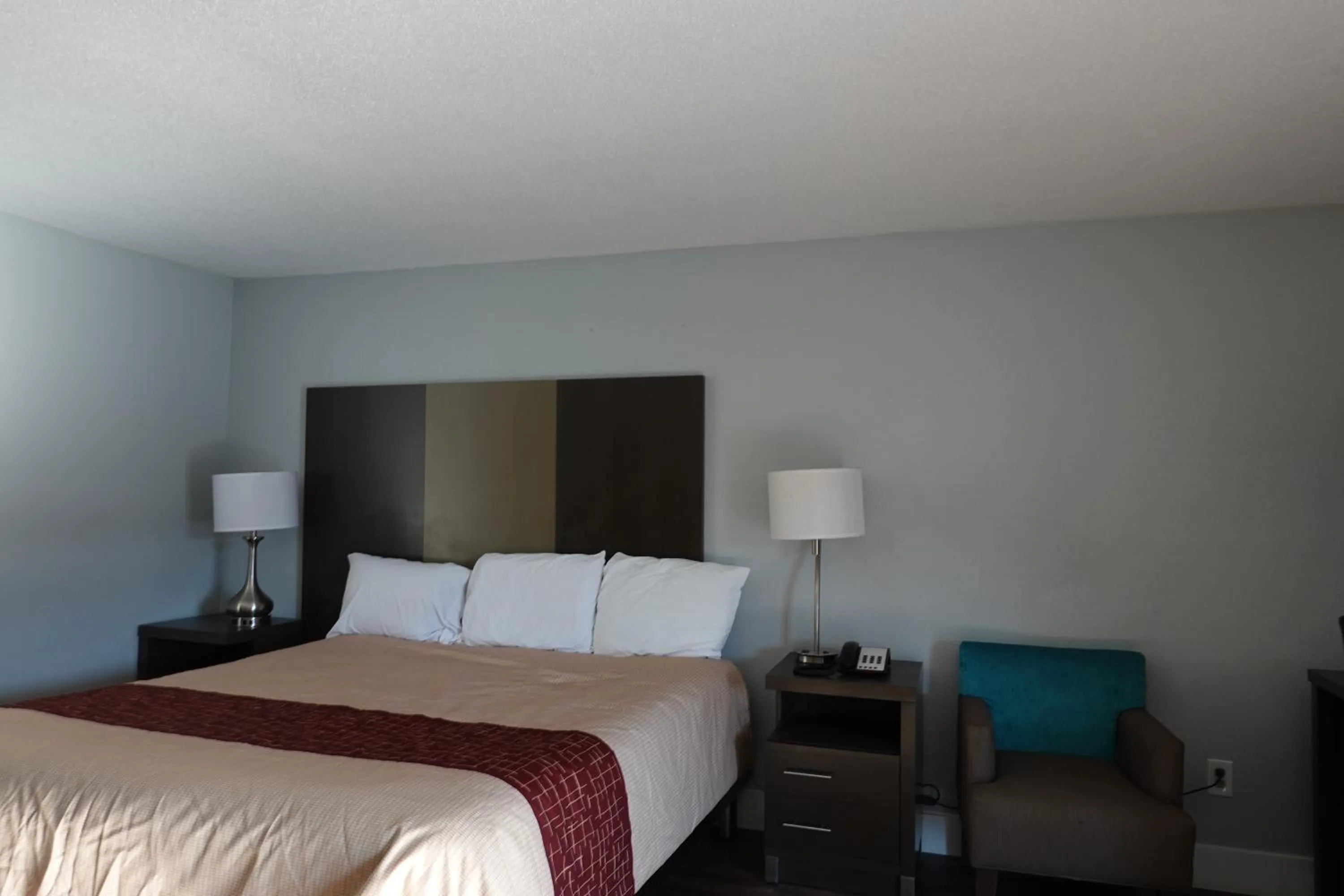 Bed in Cascades Motel - Chattanooga