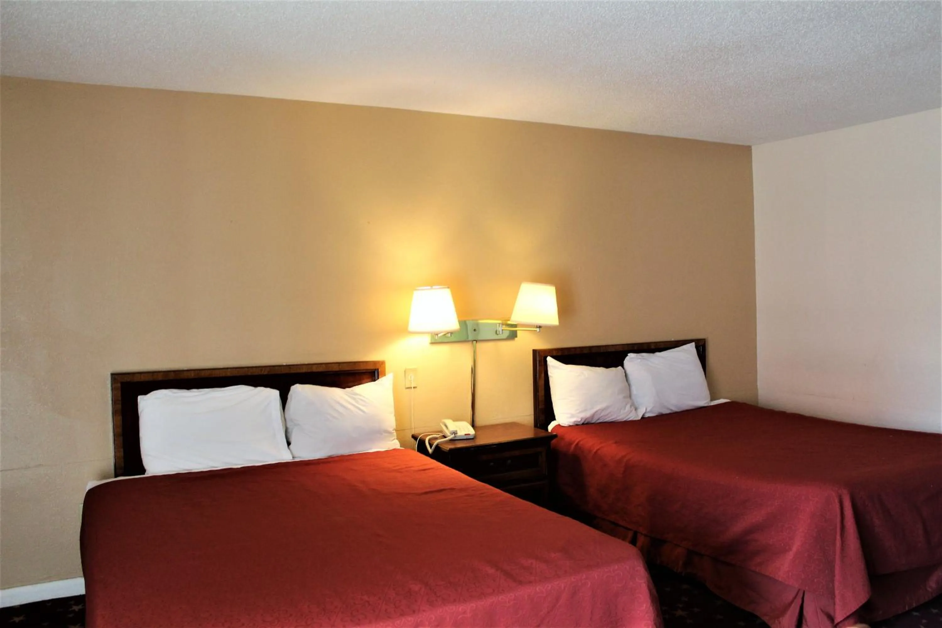 Bed in Cascades Motel - Chattanooga