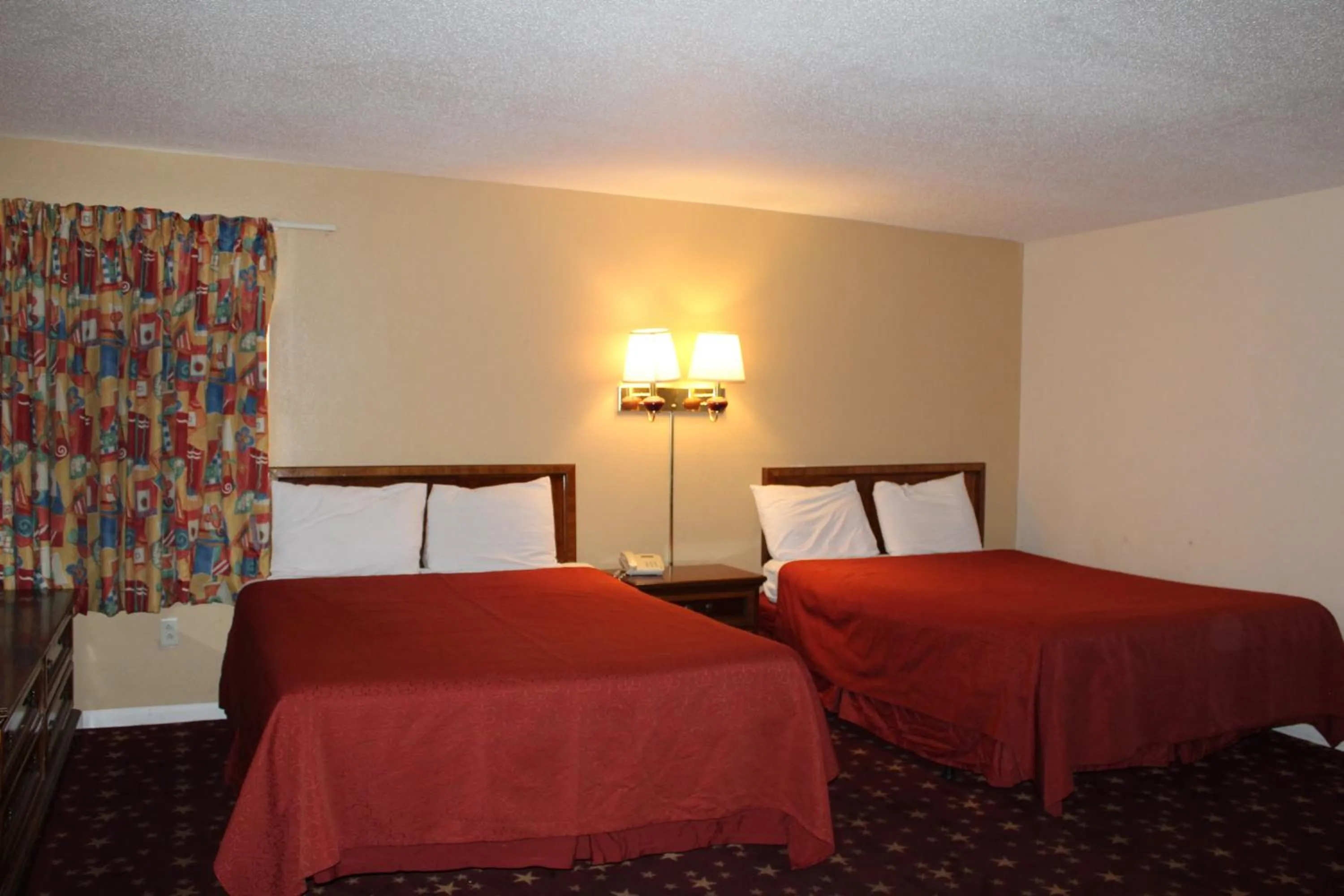 Bed in Cascades Motel - Chattanooga