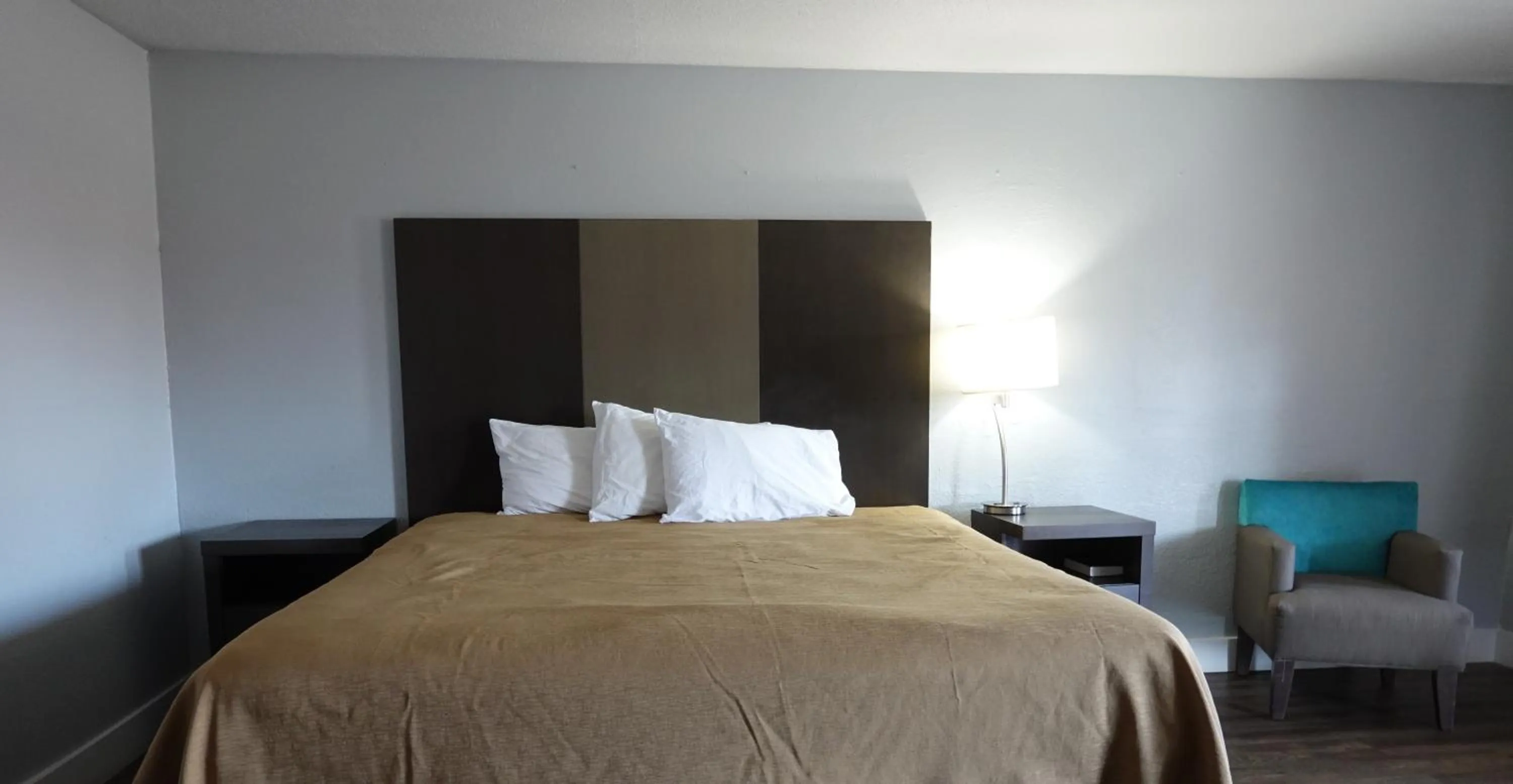 Bed in Cascades Motel - Chattanooga