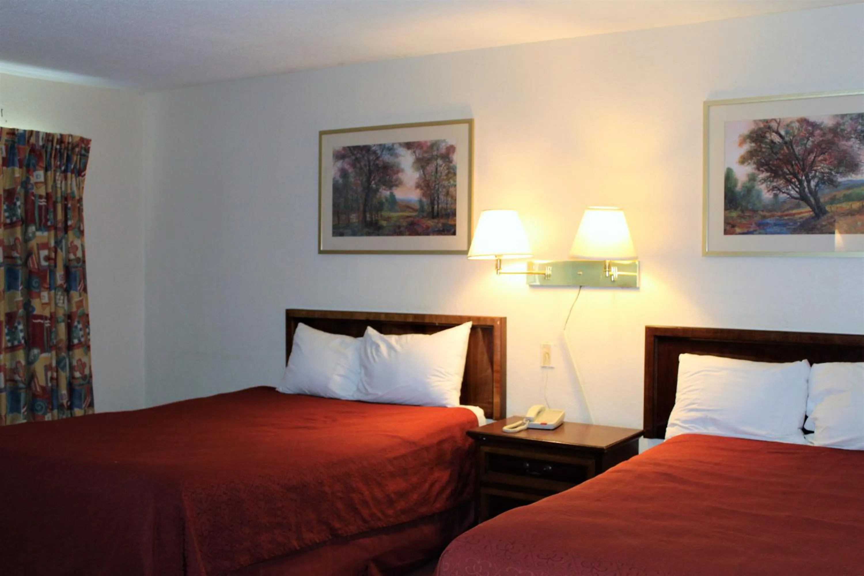 Bed in Cascades Motel - Chattanooga