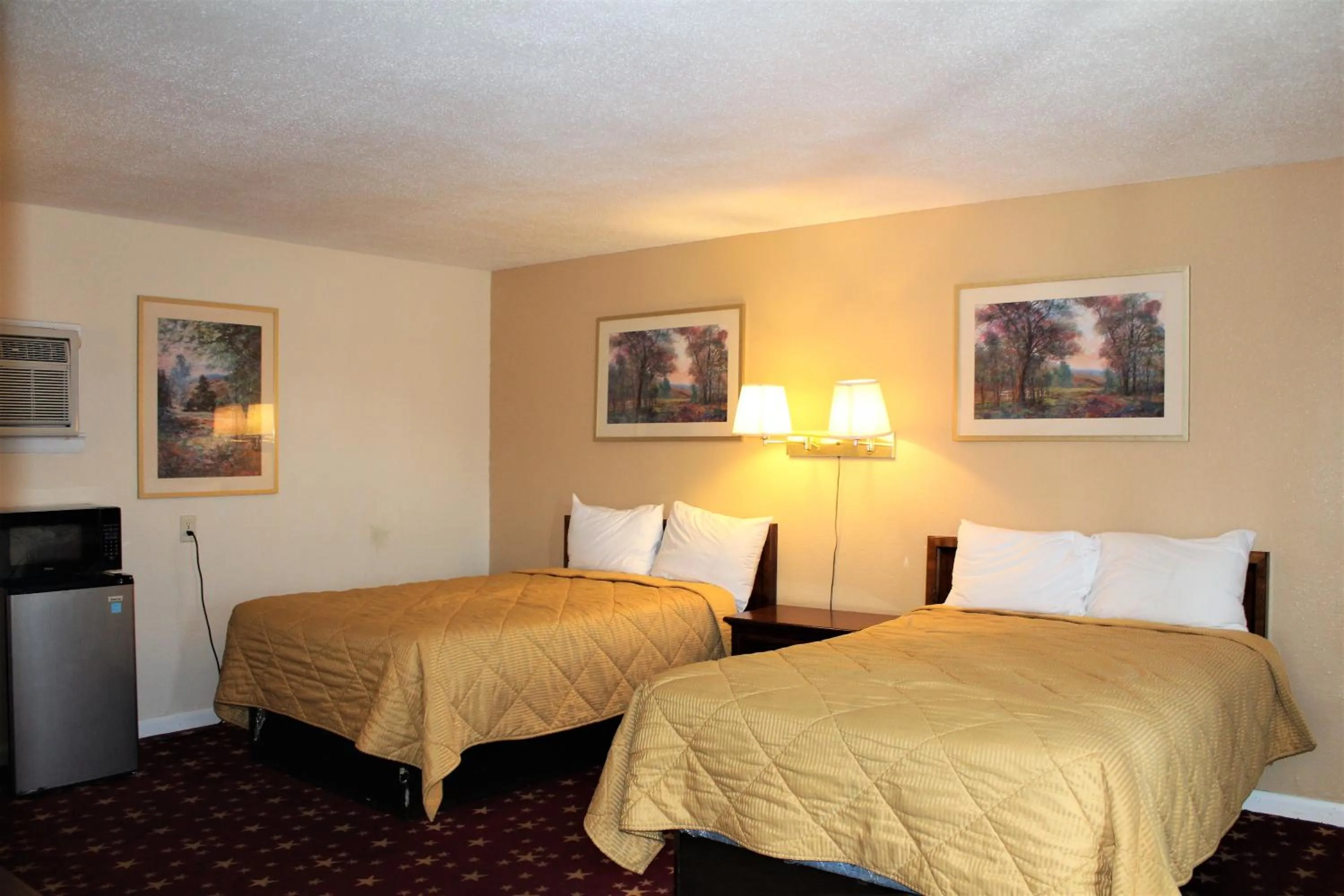 Photo of the whole room, Bed in Cascades Motel - Chattanooga