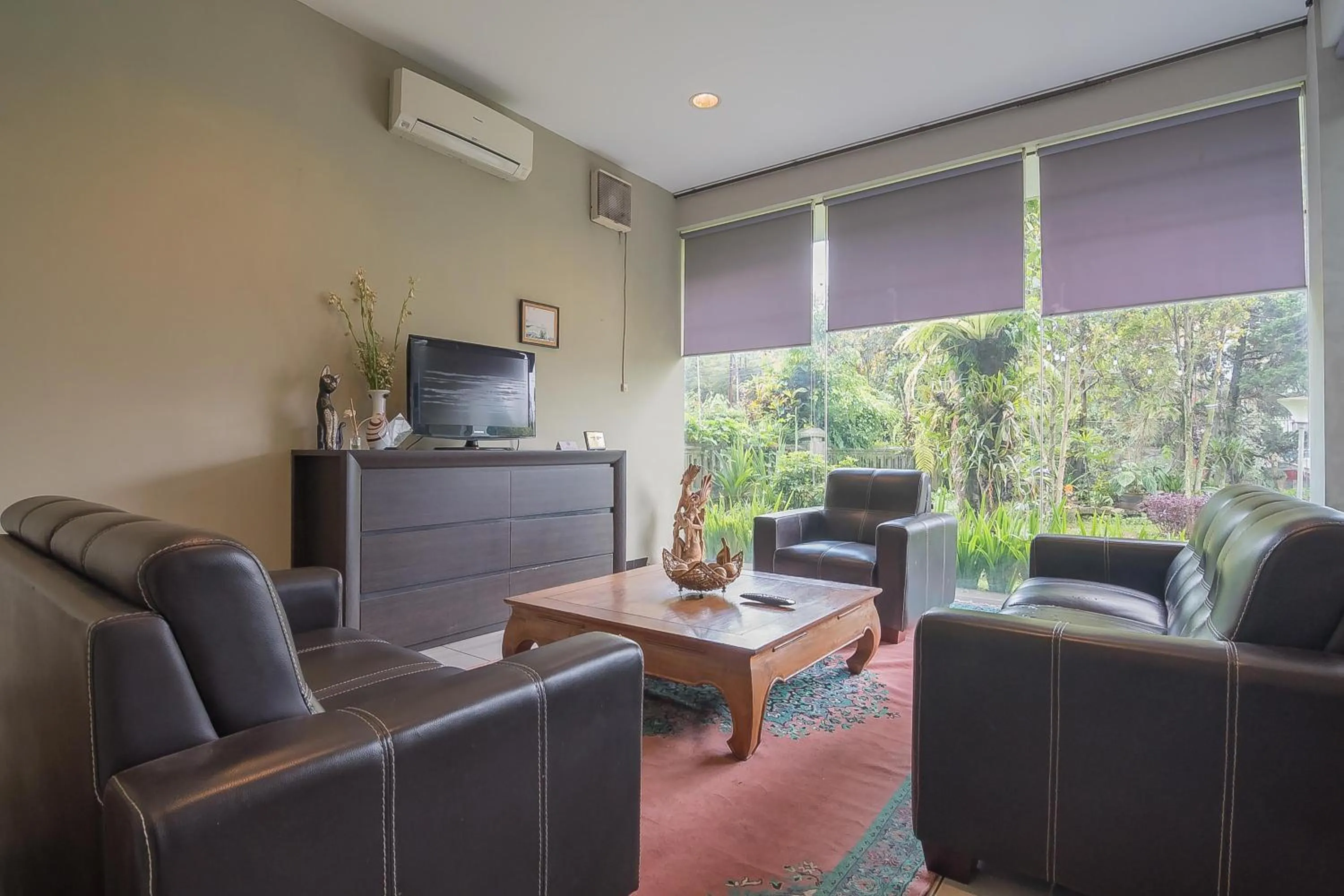 Seating area in RedDoorz near UPI Setiabudi 2