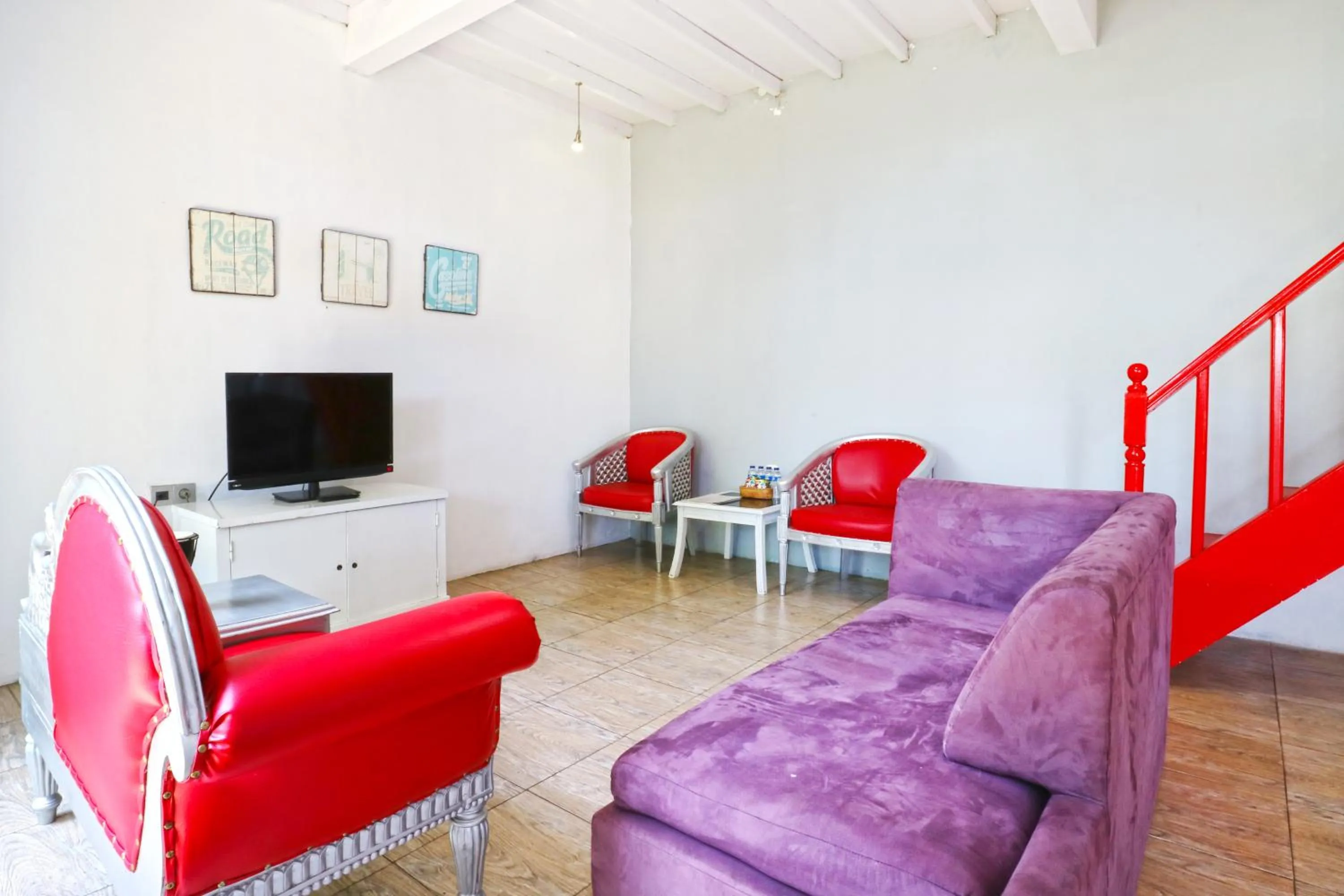 Seating area in RedDoorz near UPI Setiabudi 2