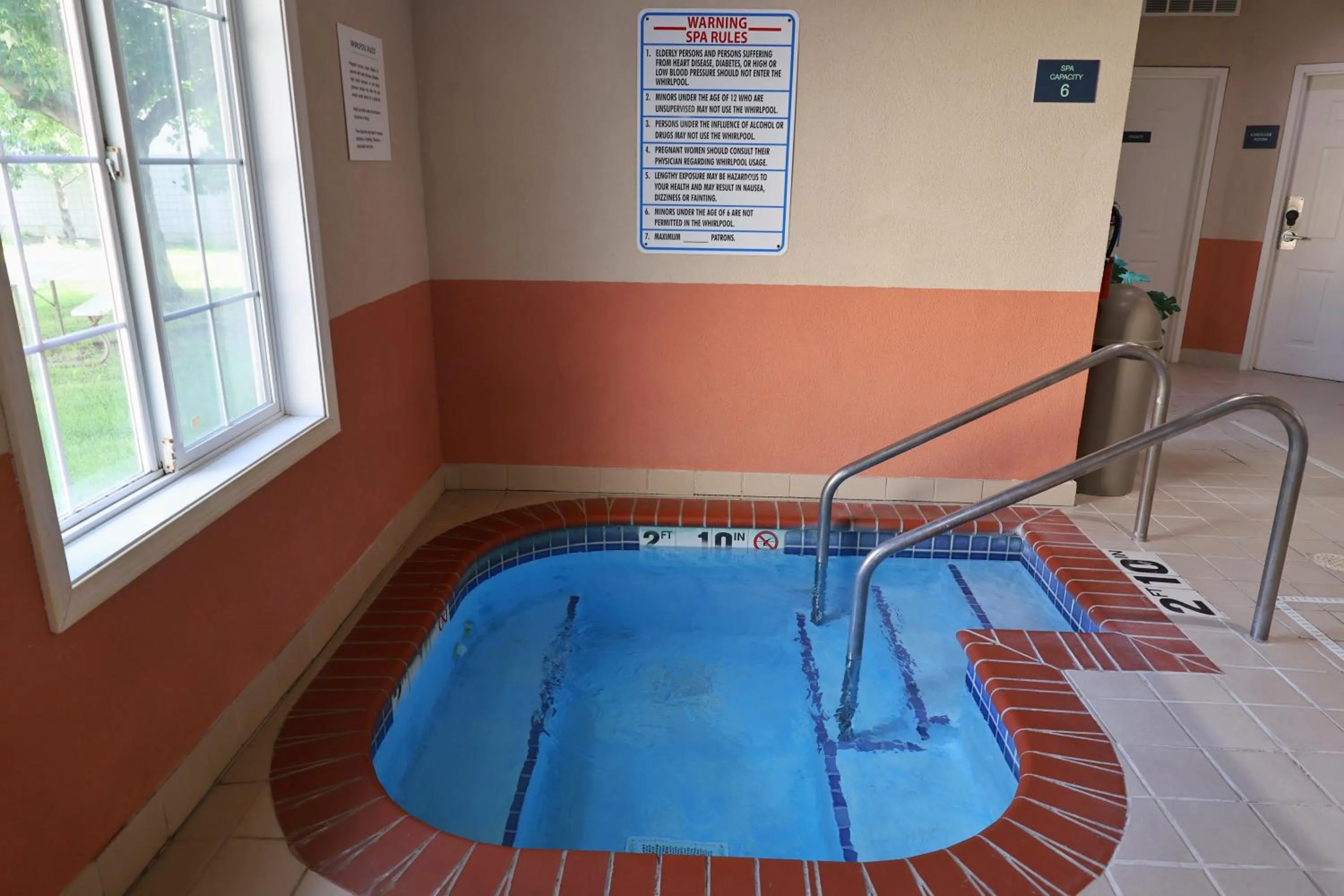 Hot Tub in MainStay Suites Madison Airport