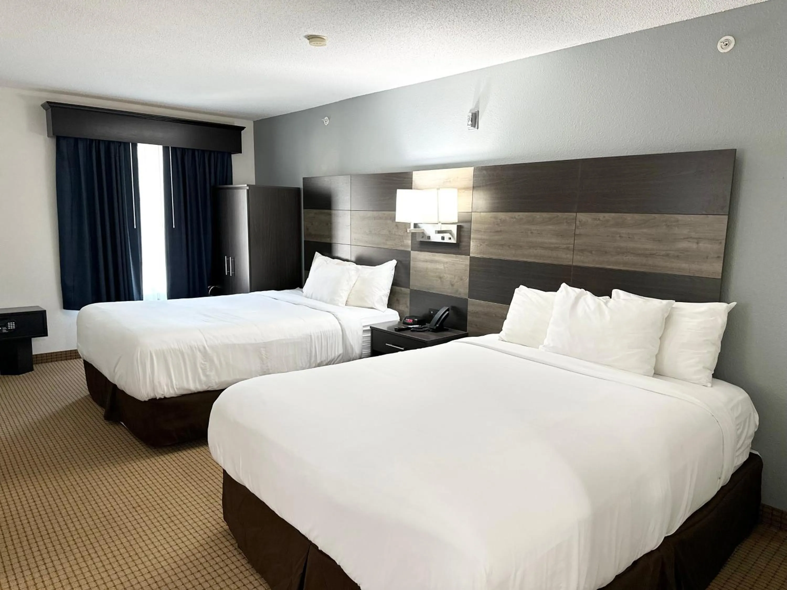 Bed in MainStay Suites Madison Airport