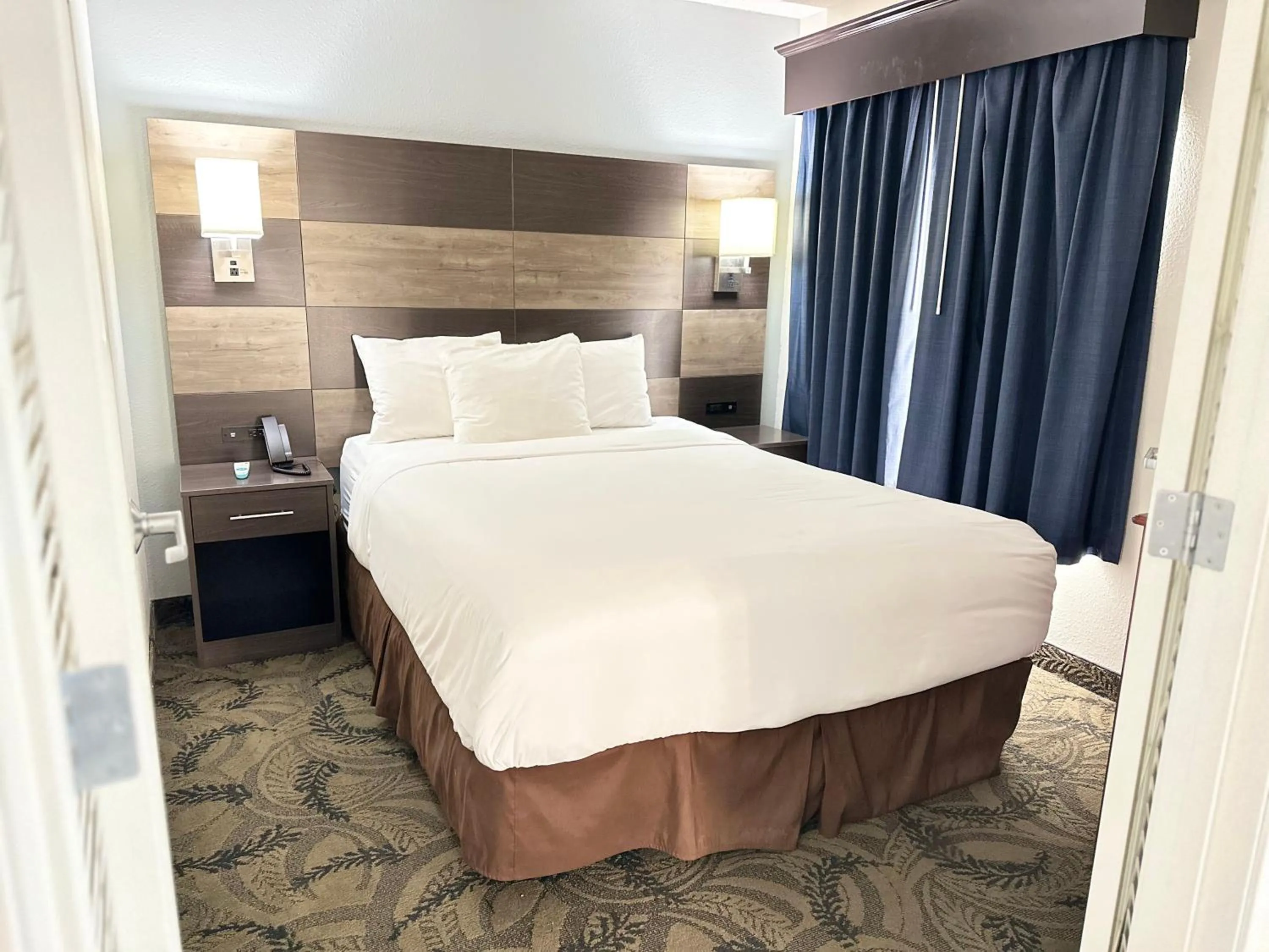 Bedroom, Bed in MainStay Suites Madison Airport