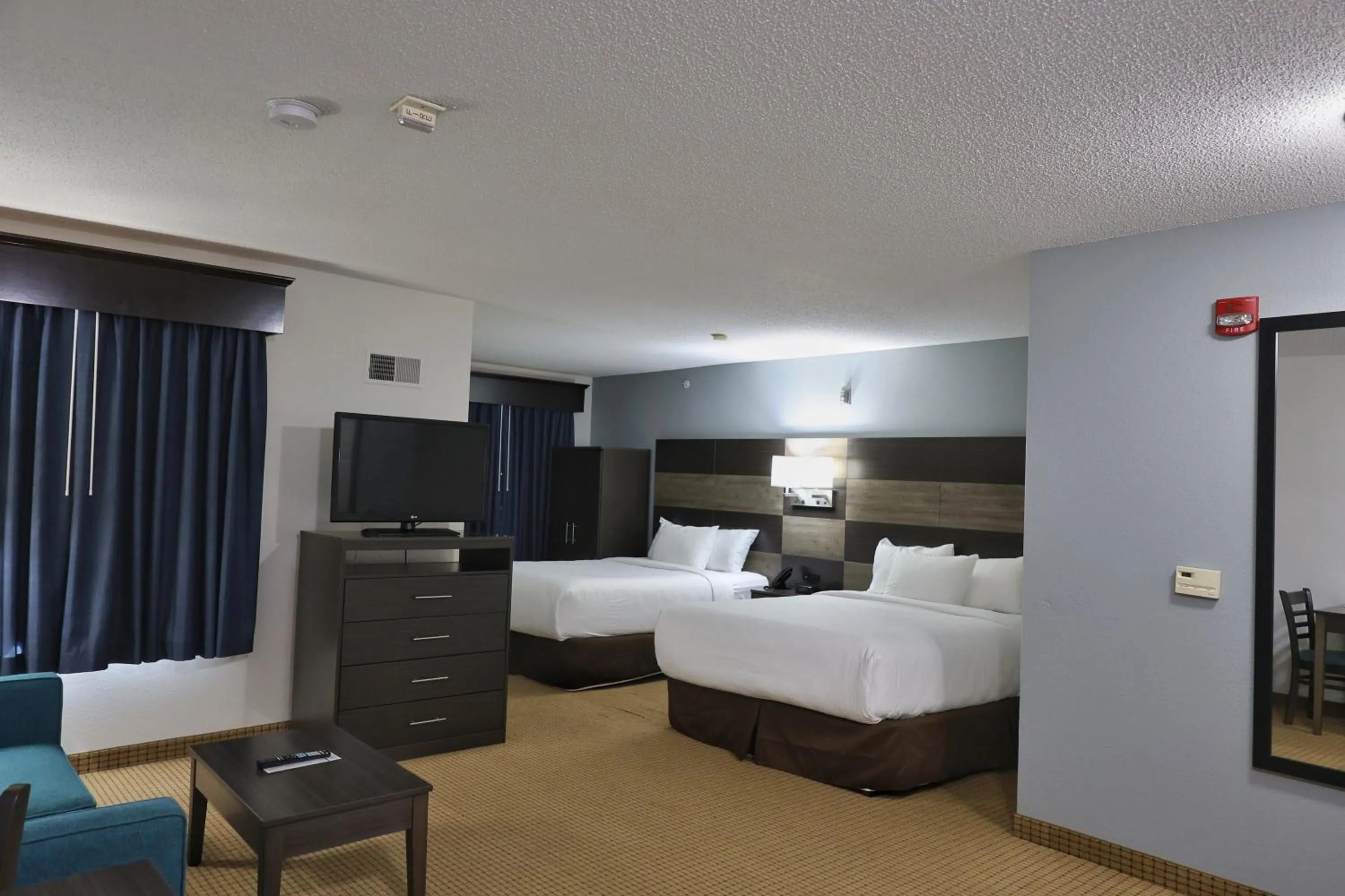 Bed in MainStay Suites Madison Airport