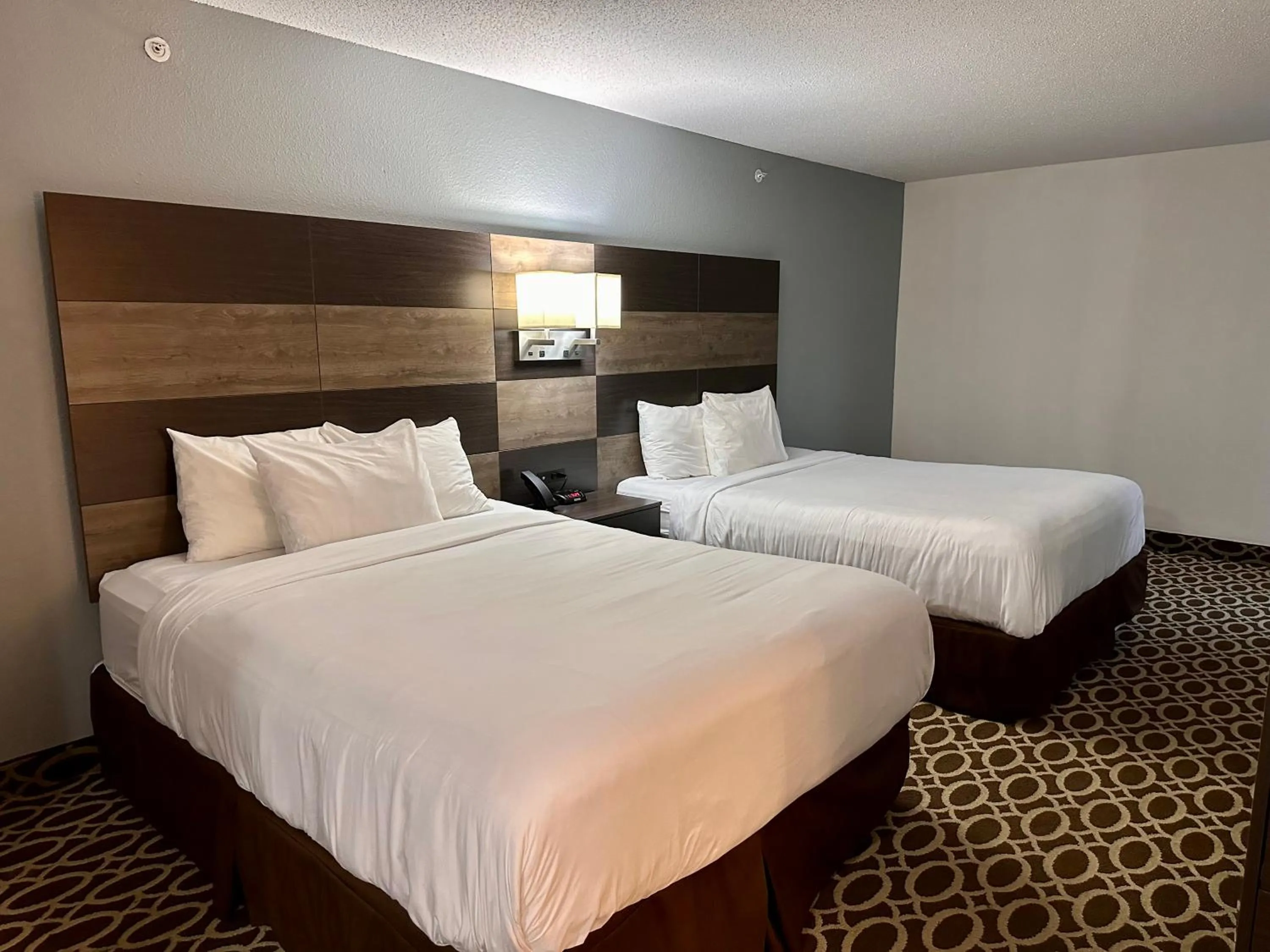 Bed in MainStay Suites Madison Airport