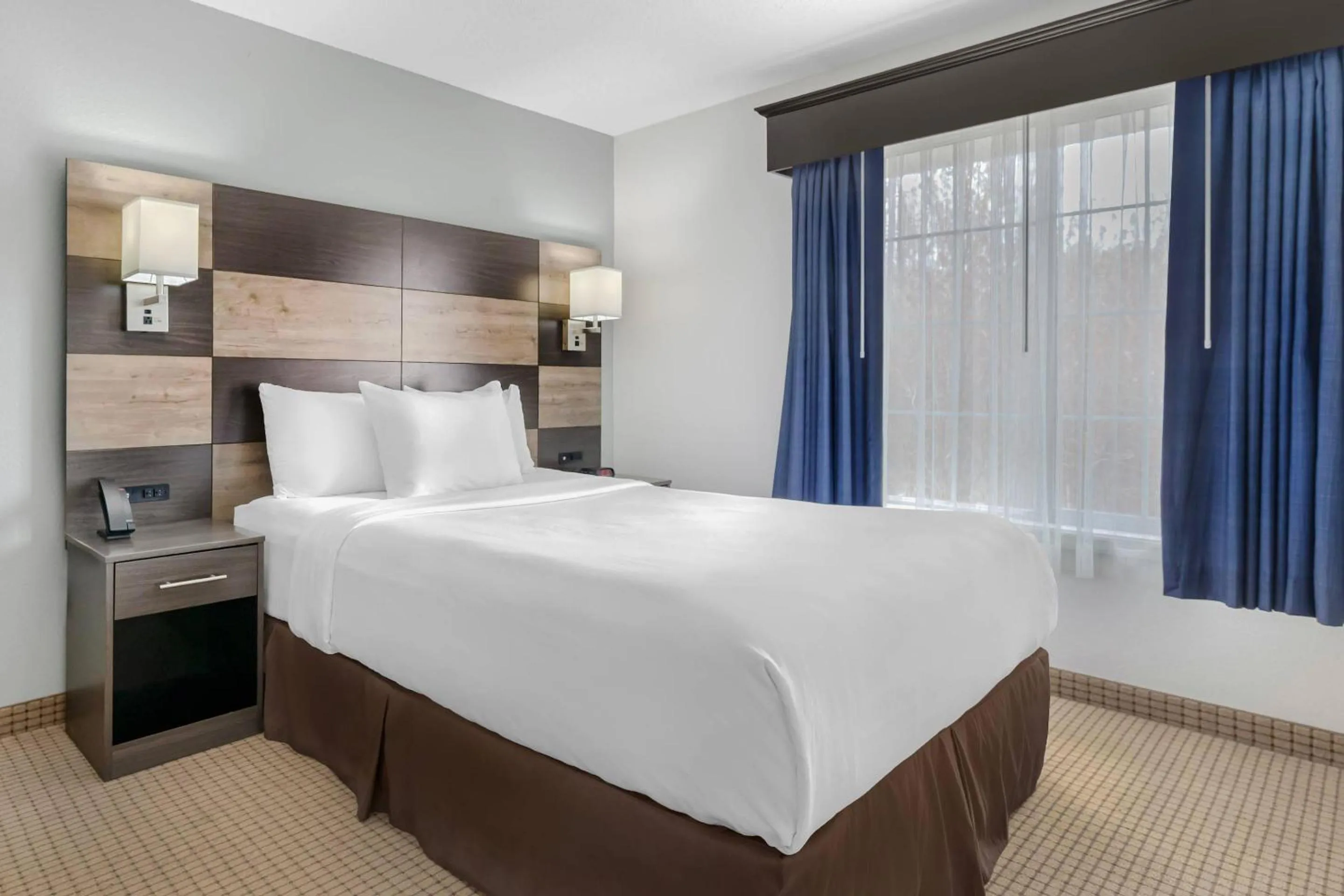 Bedroom, Bed in MainStay Suites Madison Airport