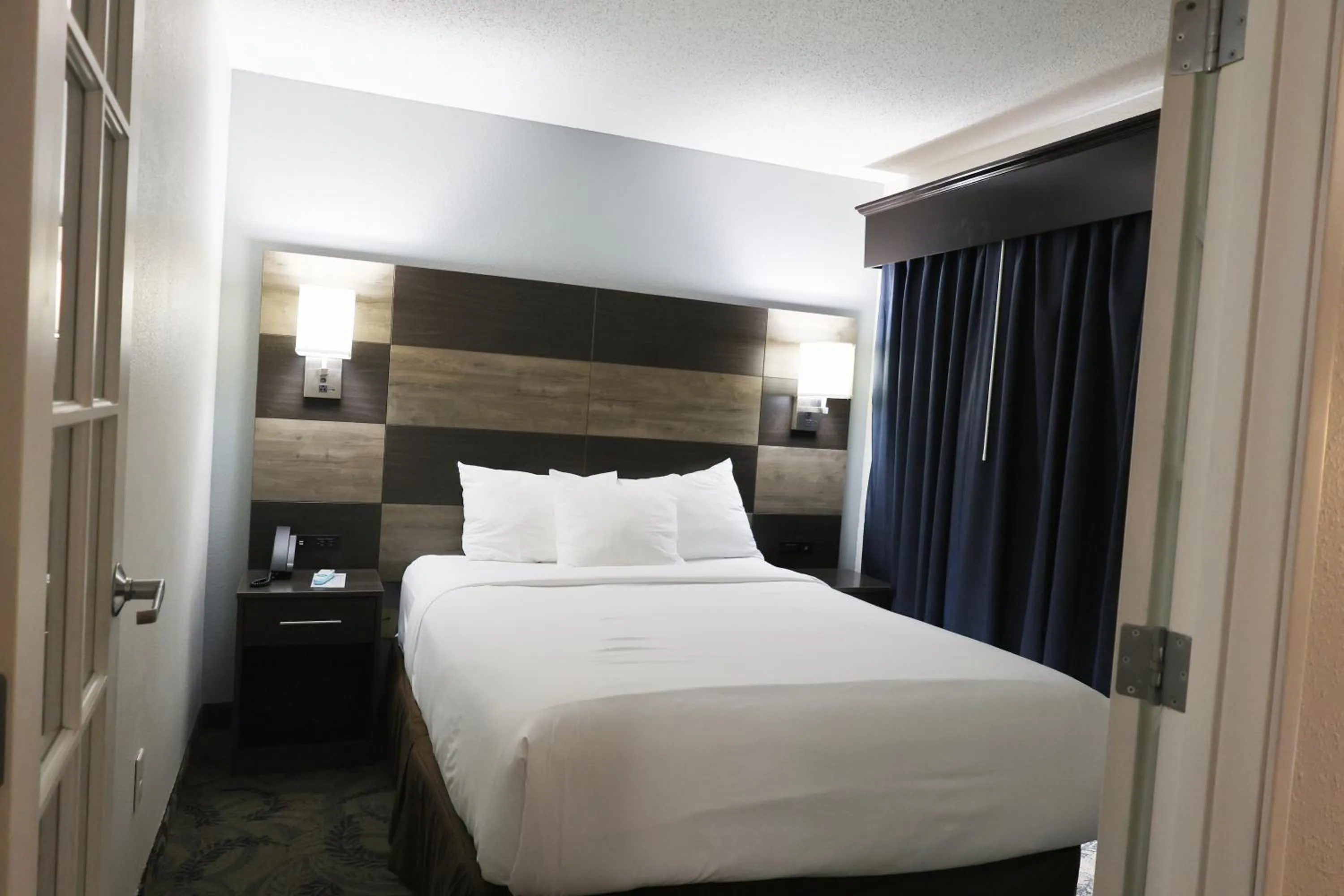 Bedroom, Bed in MainStay Suites Madison Airport