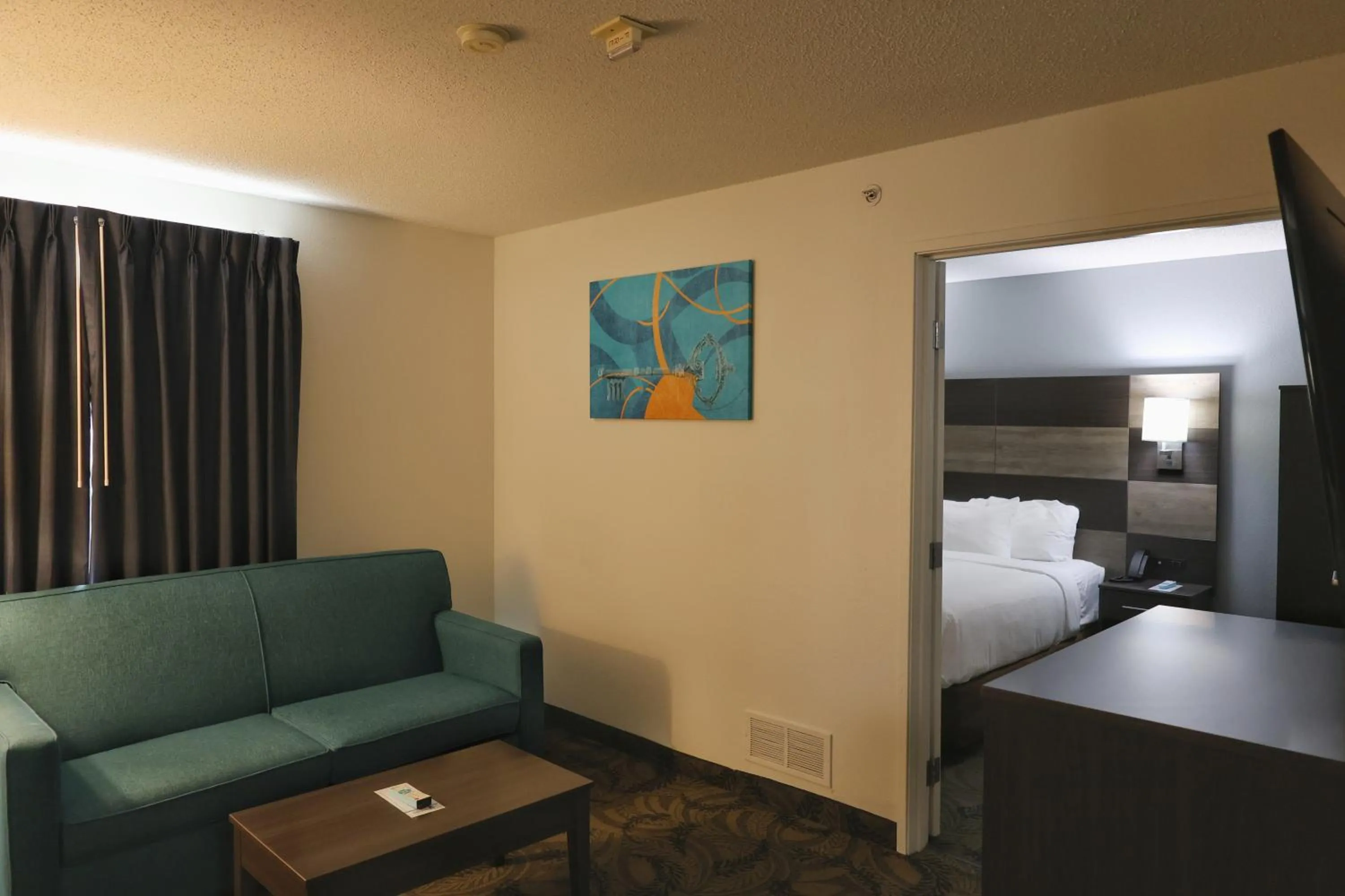 Library, Bed in MainStay Suites Madison Airport