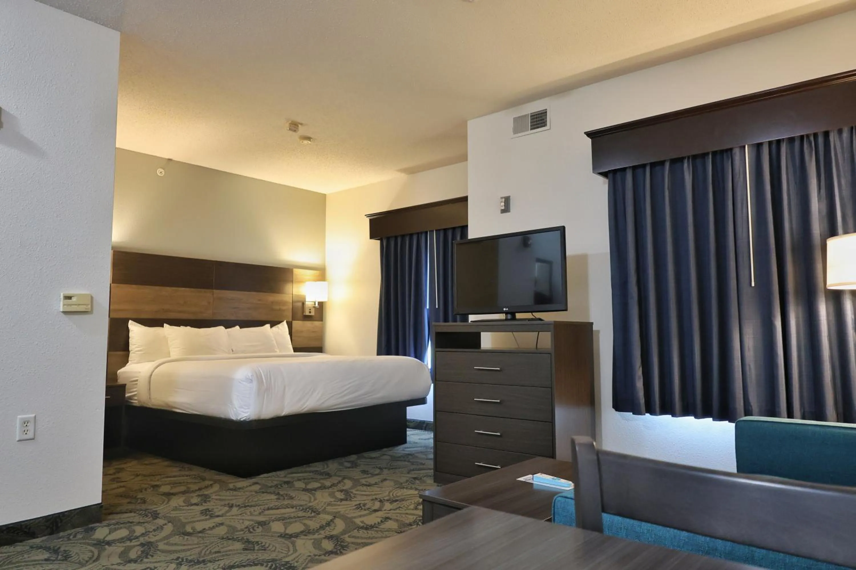 Bed in MainStay Suites Madison Airport