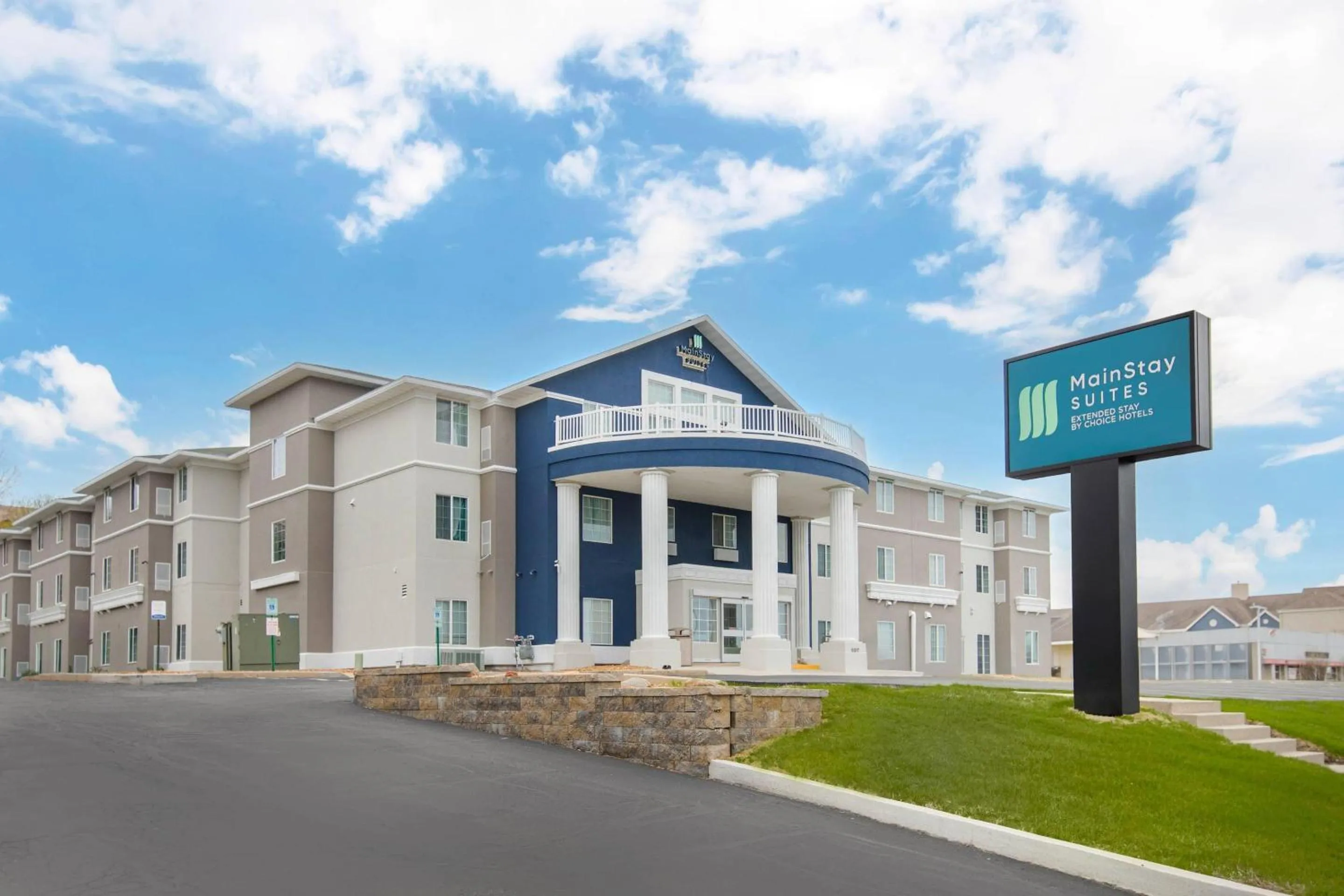 Property building in MainStay Suites Madison Airport