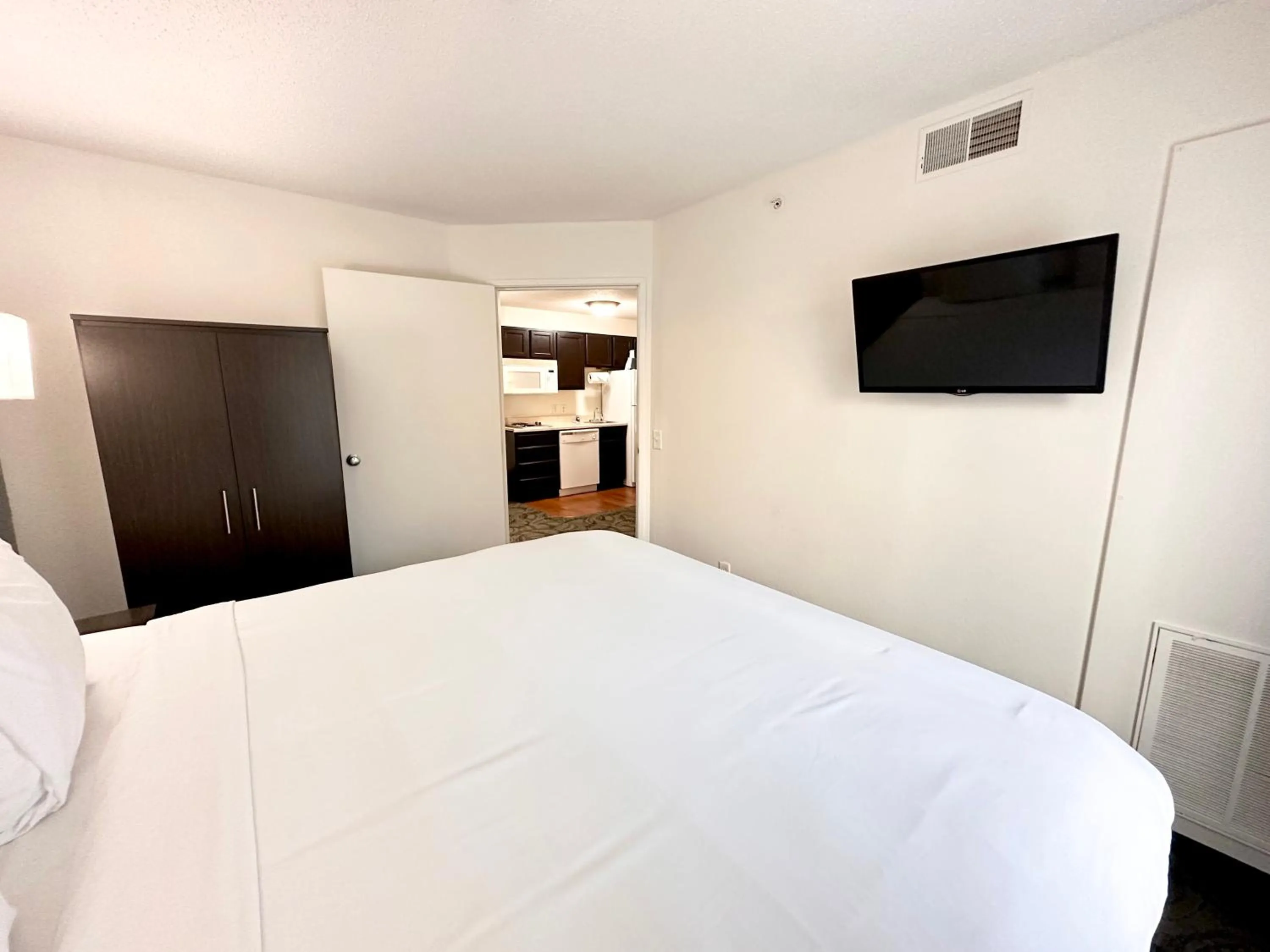 Bed in MainStay Suites Madison Airport