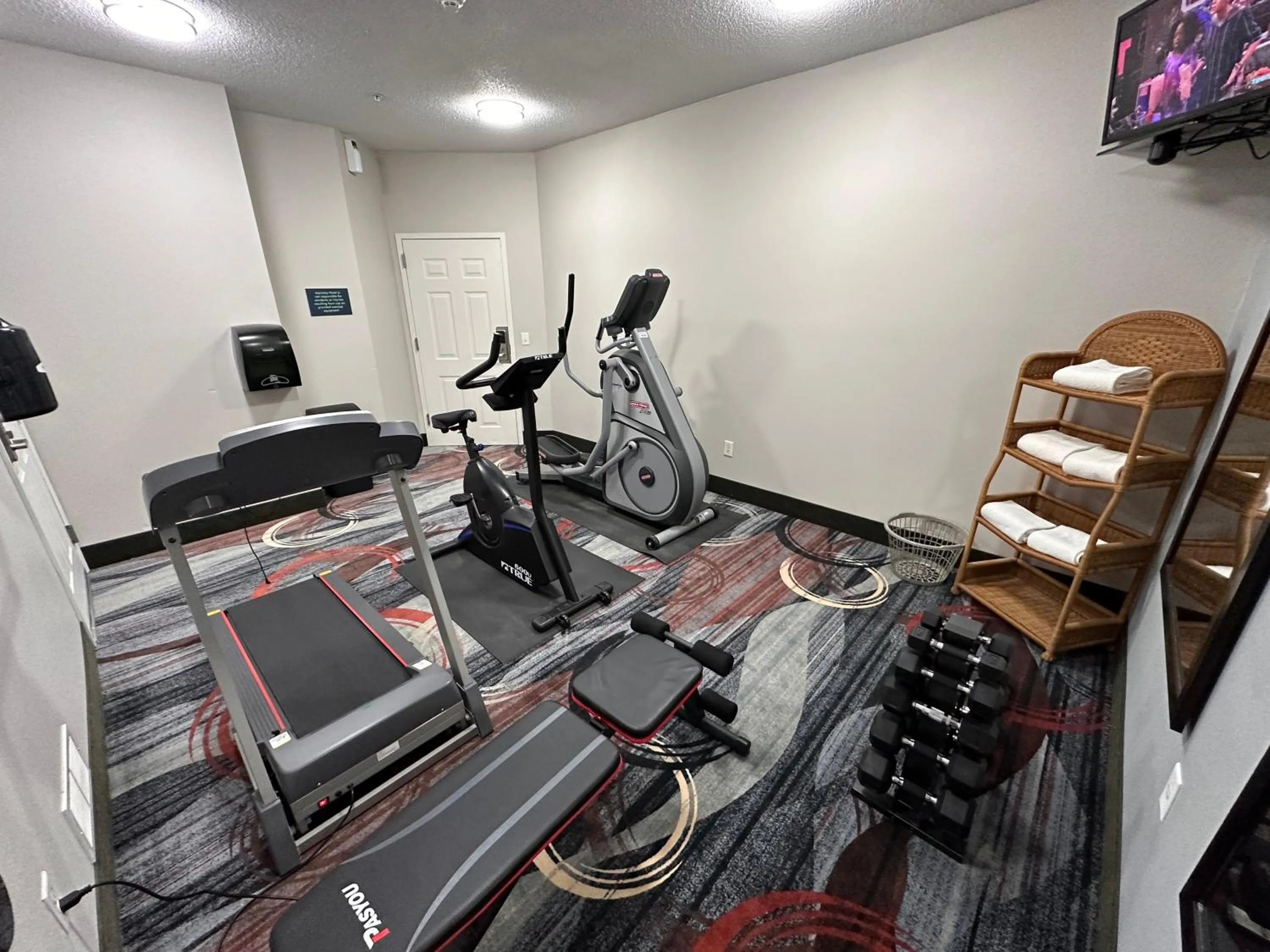 Fitness centre/facilities in MainStay Suites Madison Airport
