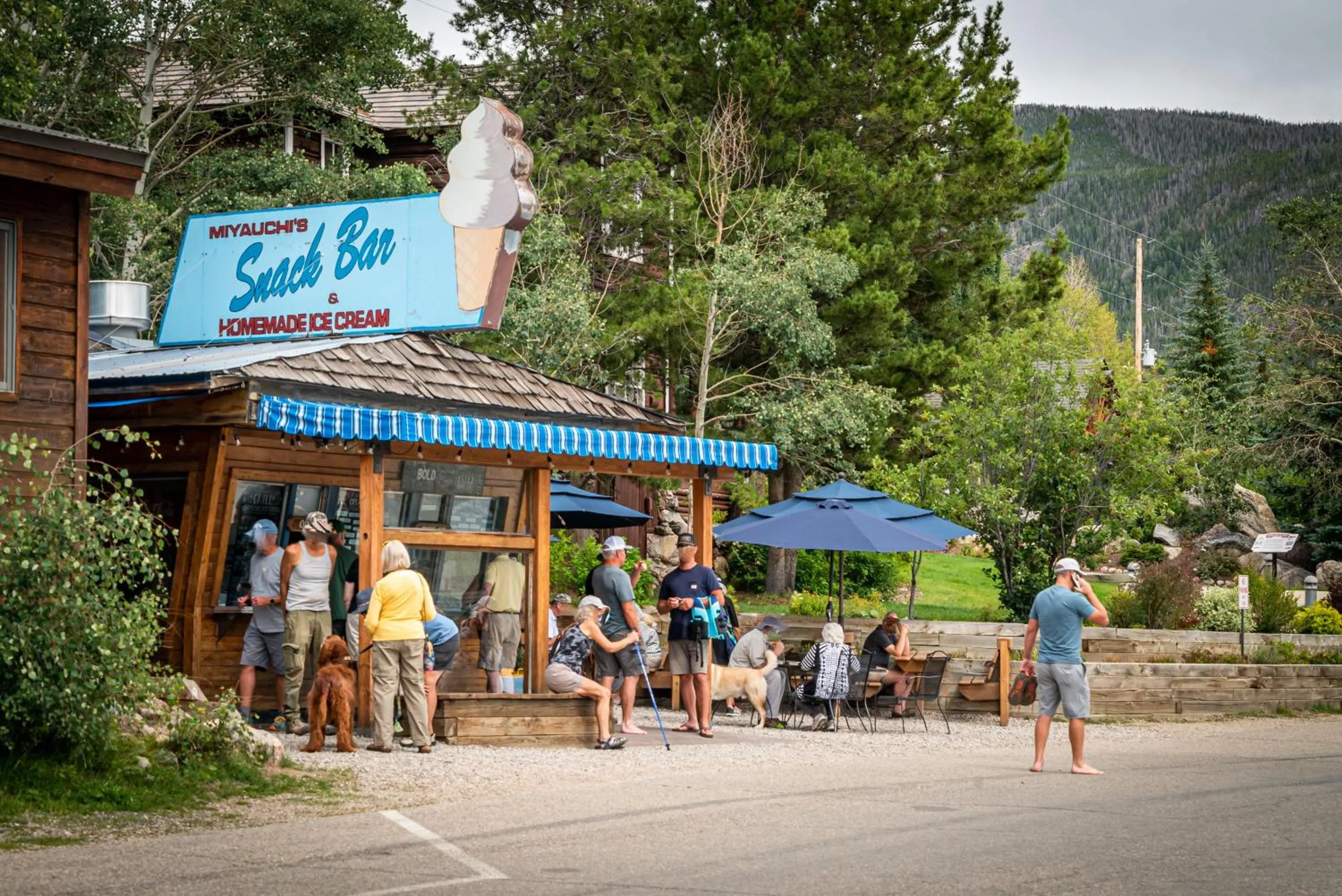 Restaurant/places to eat in Spirit Lake Lodge