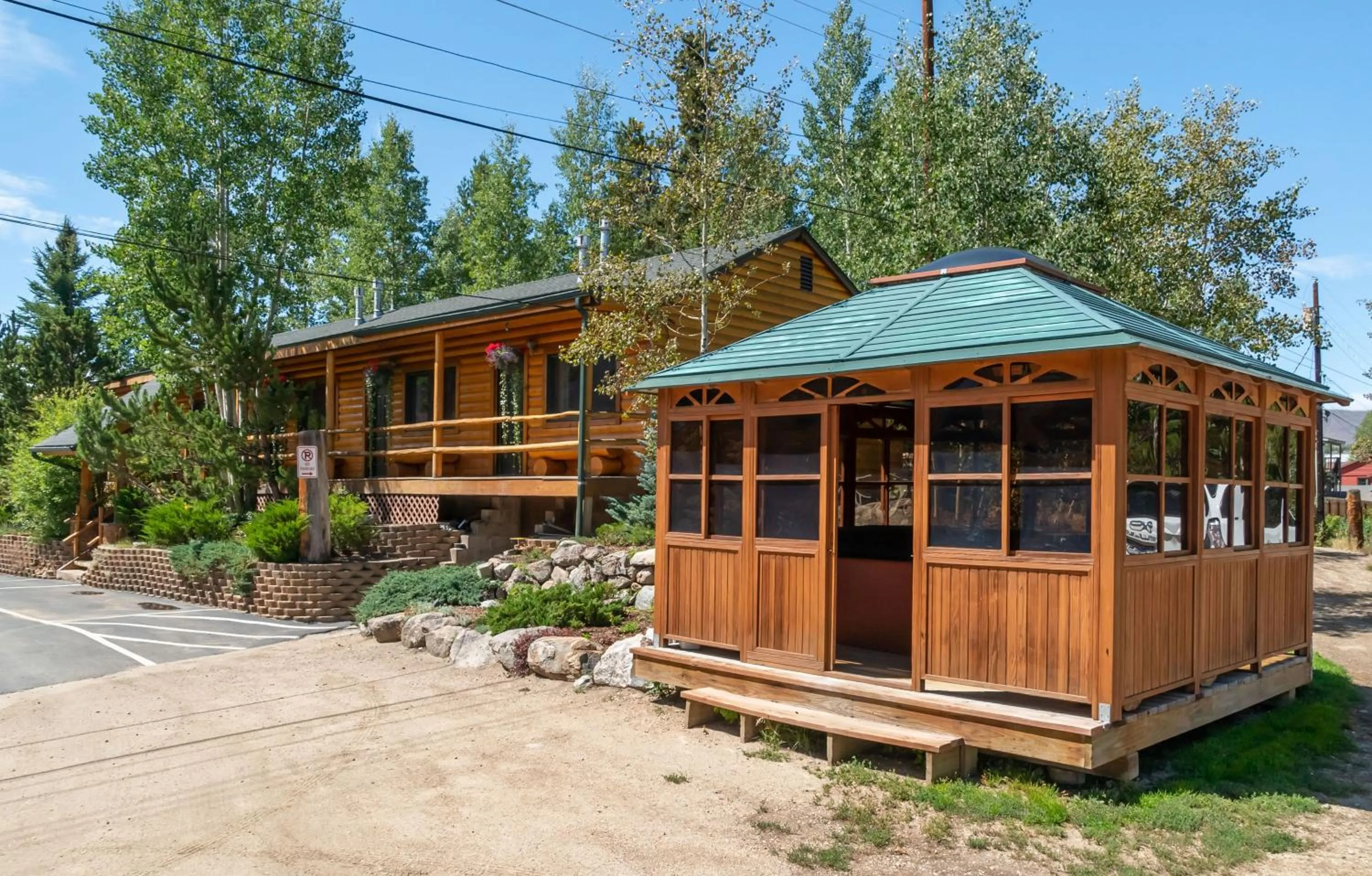 Hot Tub in Spirit Lake Lodge