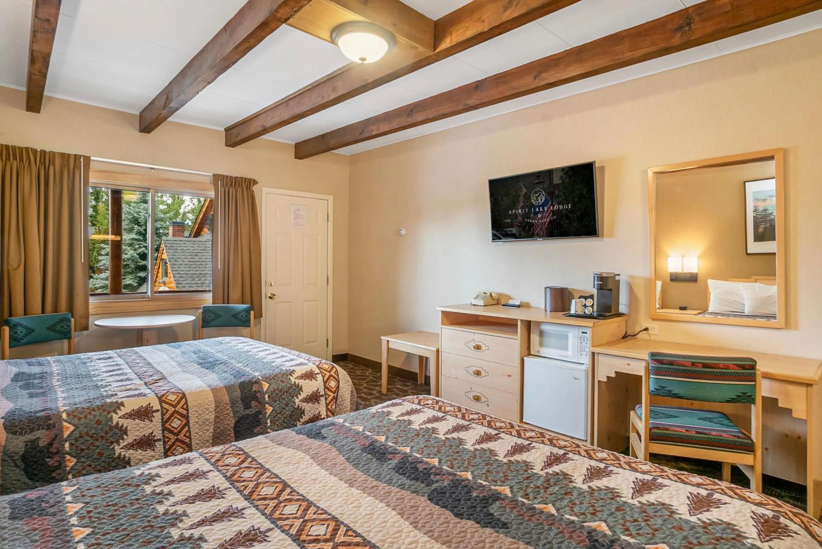 Photo of the whole room, Bed in Spirit Lake Lodge