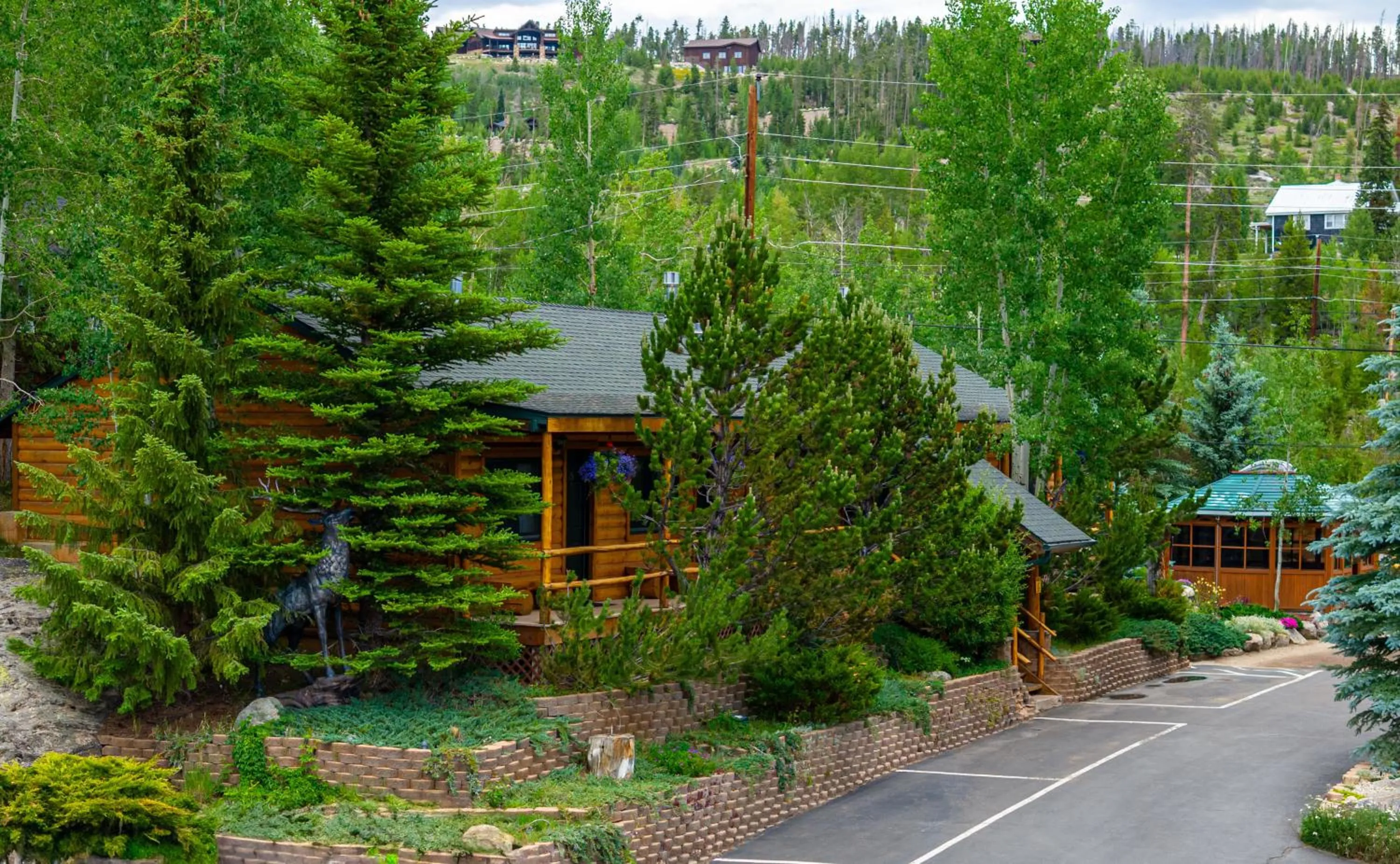 Property building in Spirit Lake Lodge