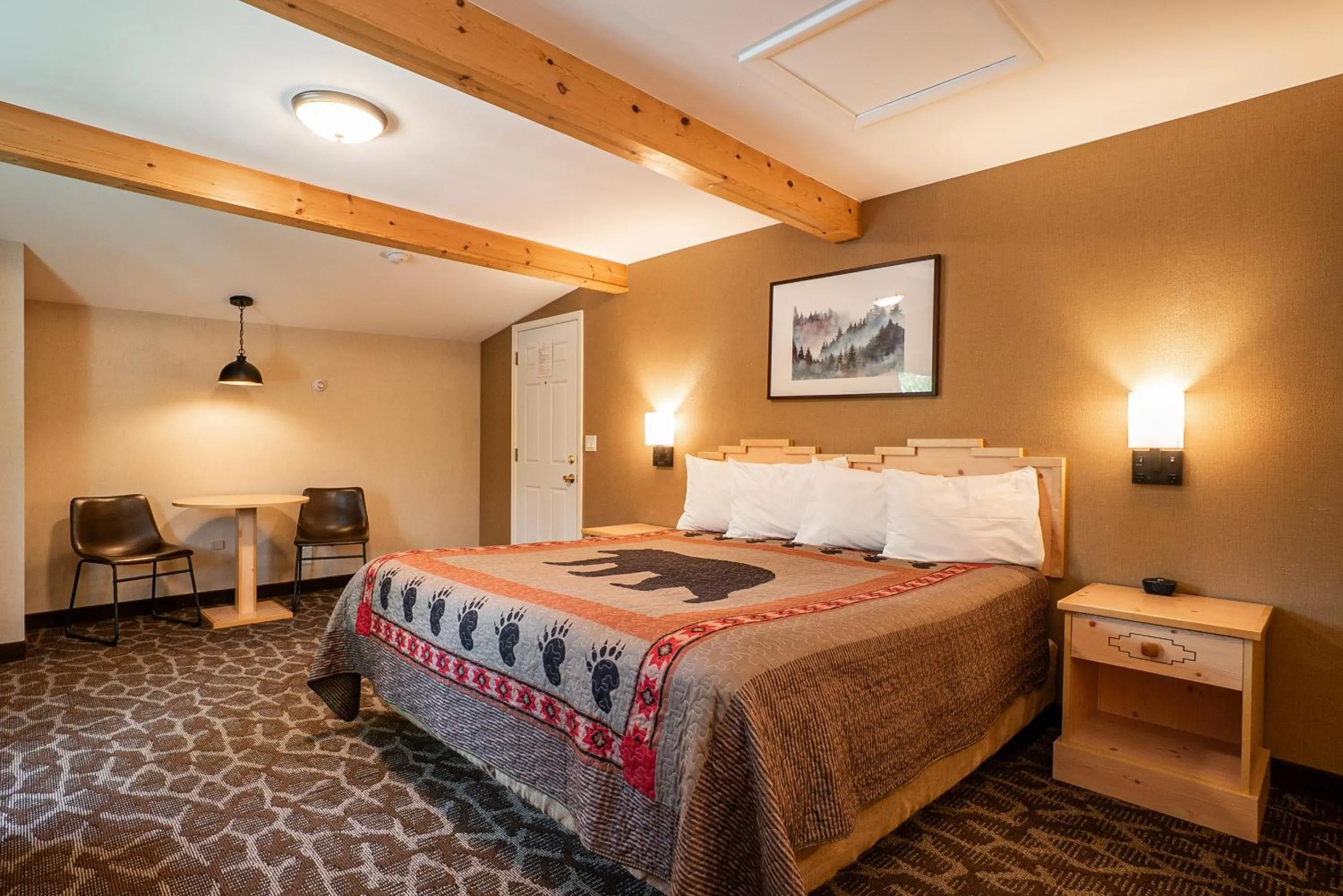 Photo of the whole room, Bed in Spirit Lake Lodge