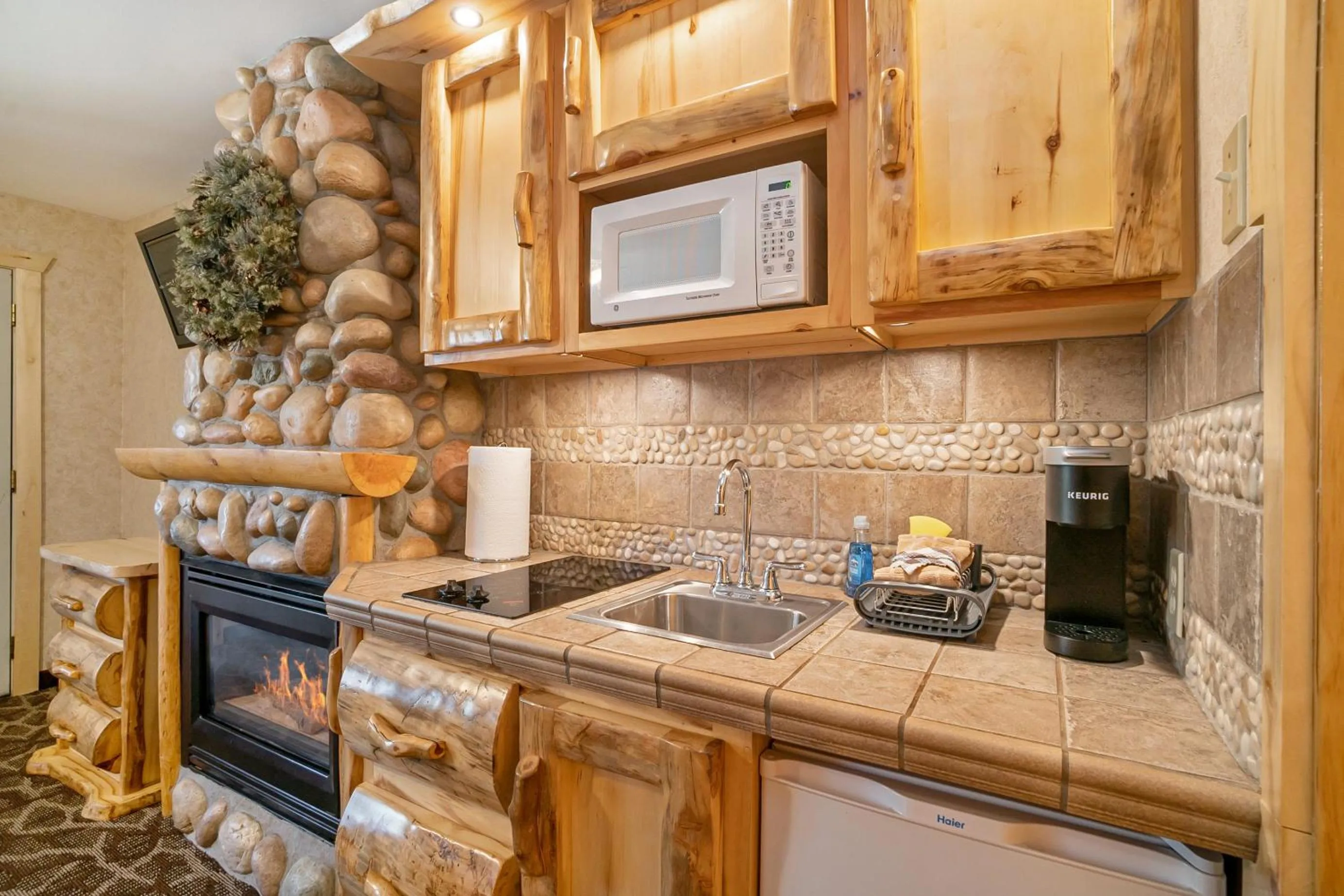 Kitchen or kitchenette in Spirit Lake Lodge