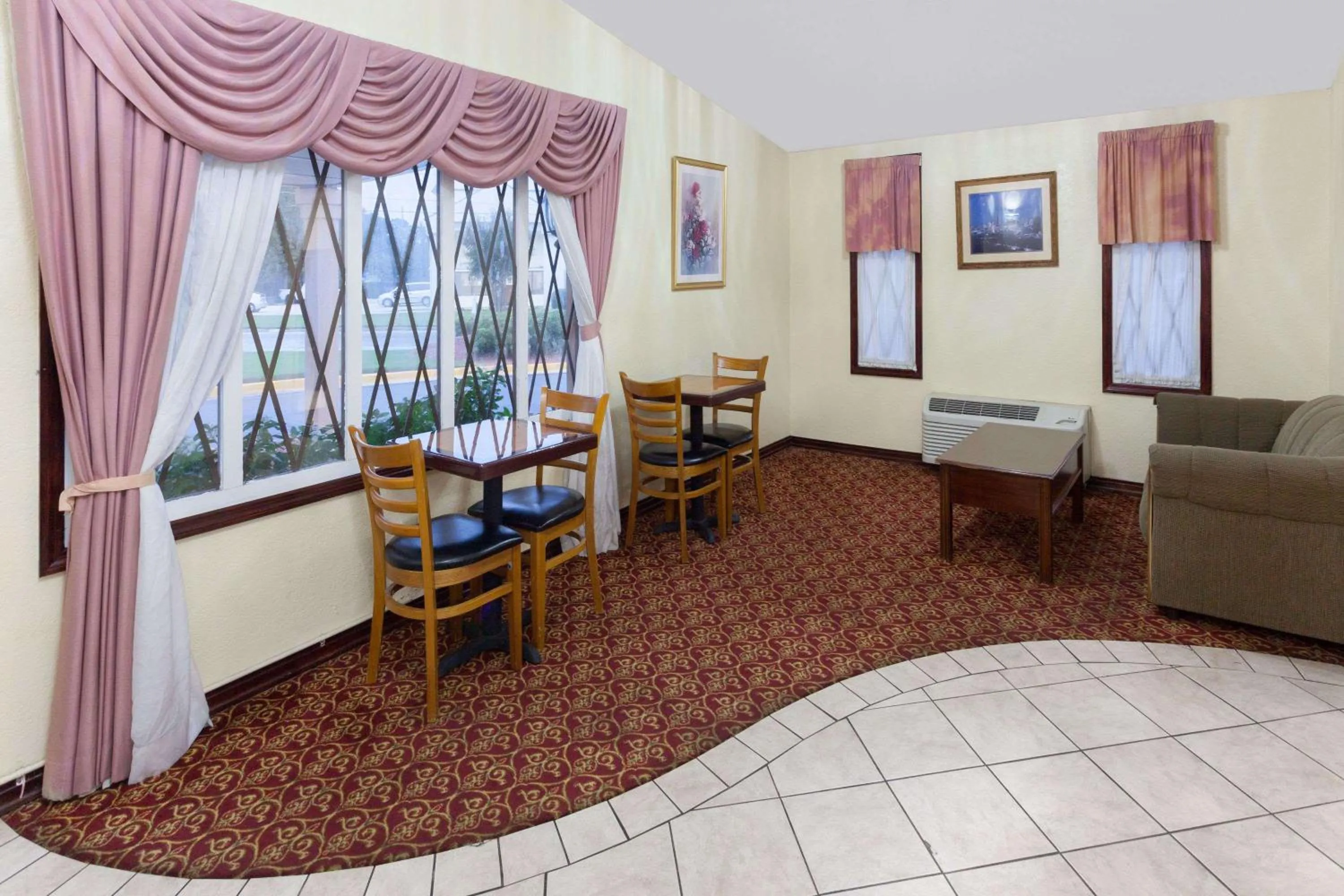 Lobby or reception in Knights Inn - Tucker