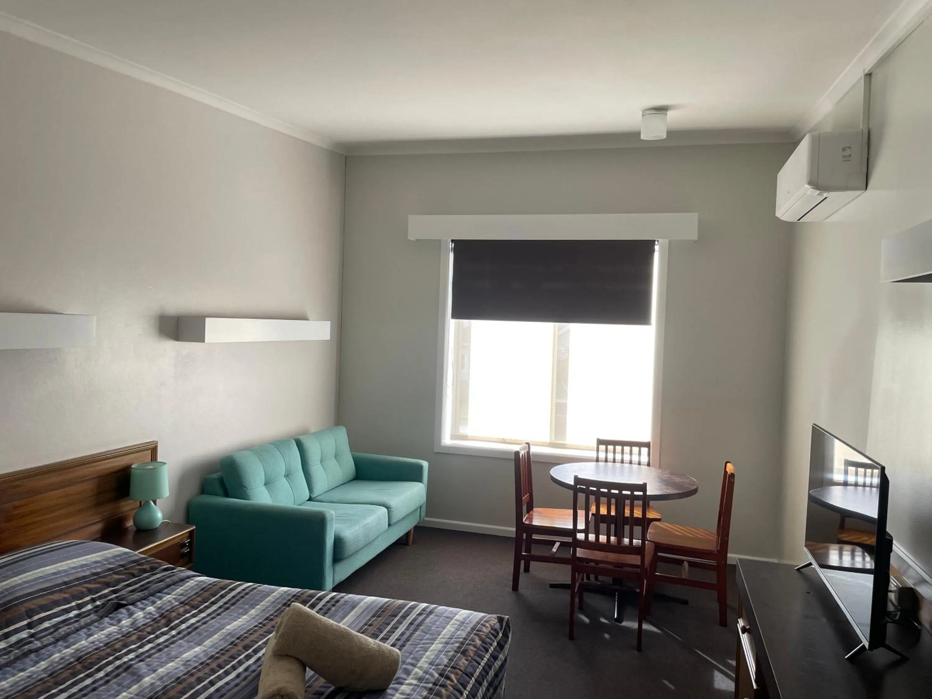 Bed in William Dutton Motel