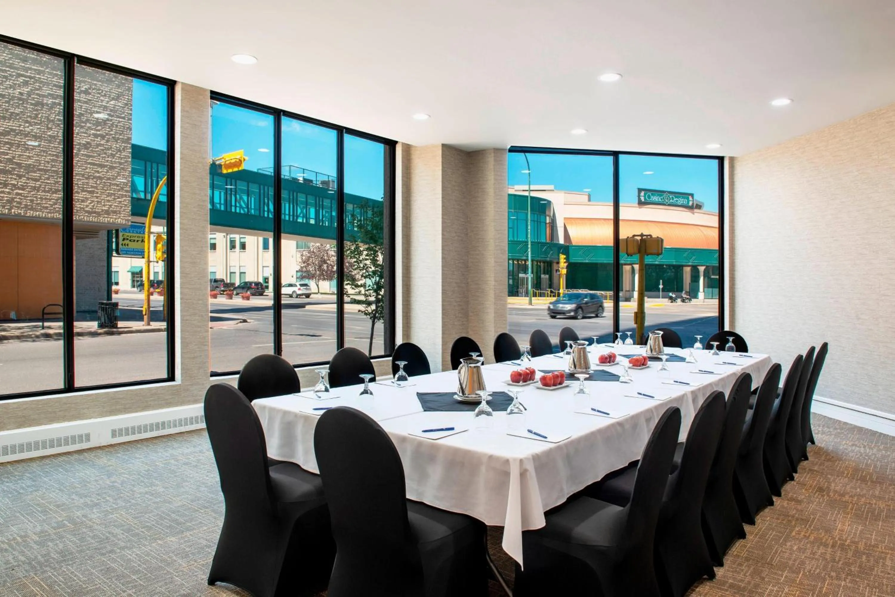 Meeting/conference room in Delta Hotels by Marriott Regina