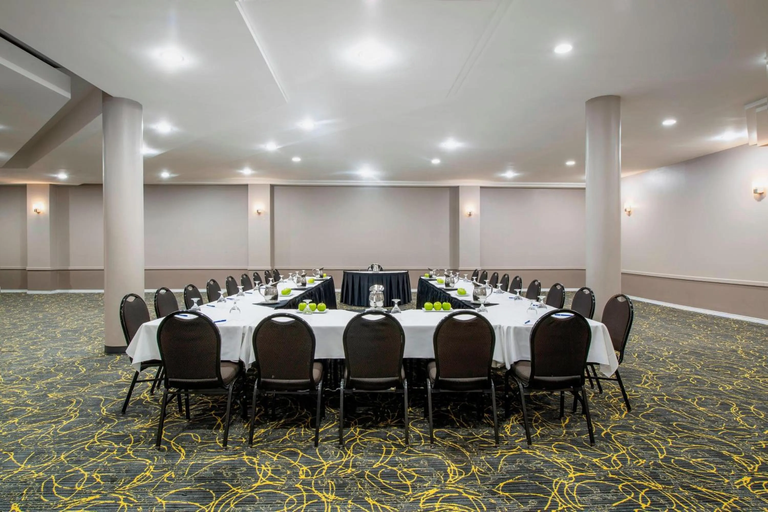 Meeting/conference room in Delta Hotels by Marriott Regina