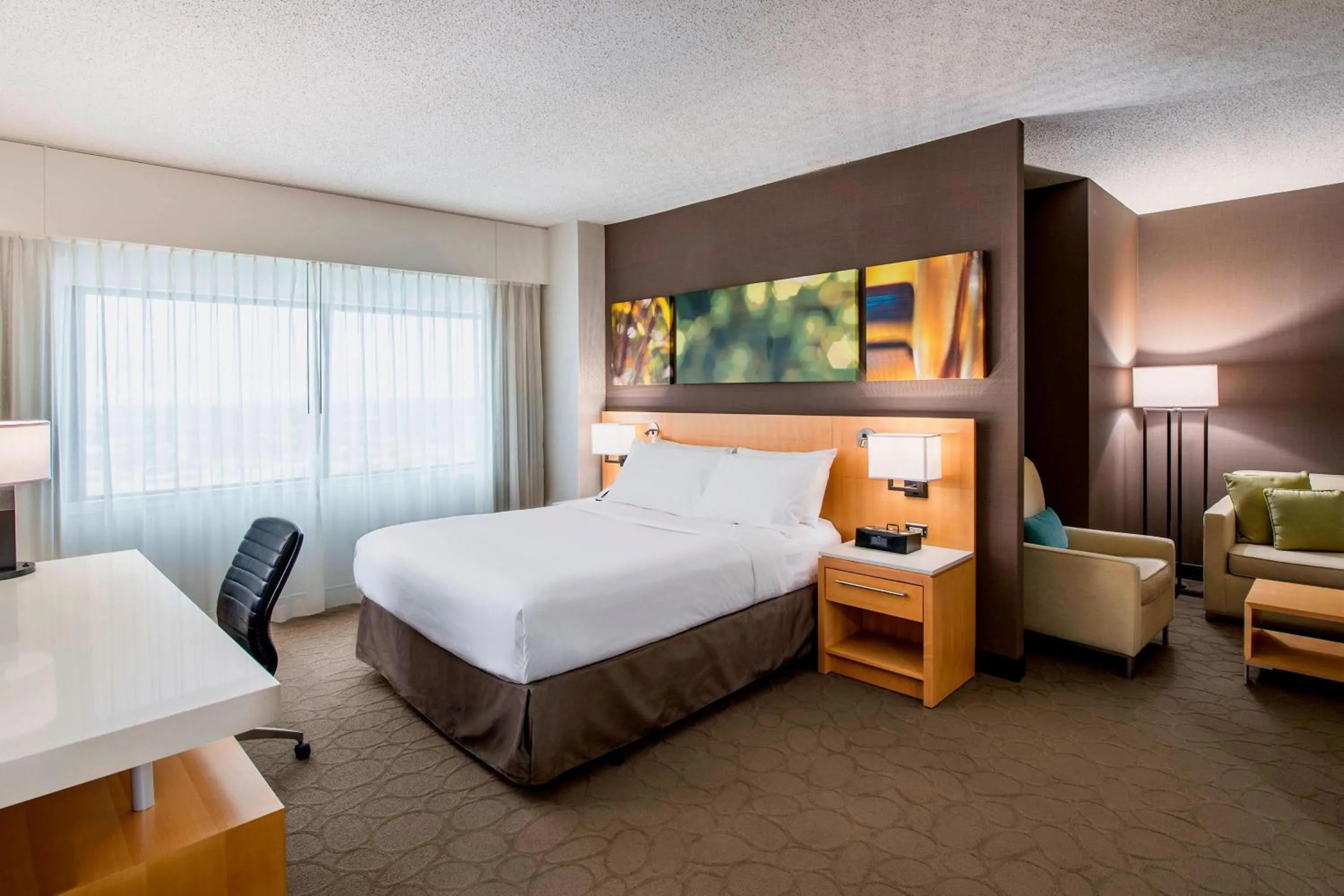 Photo of the whole room, Bed in Delta Hotels by Marriott Regina