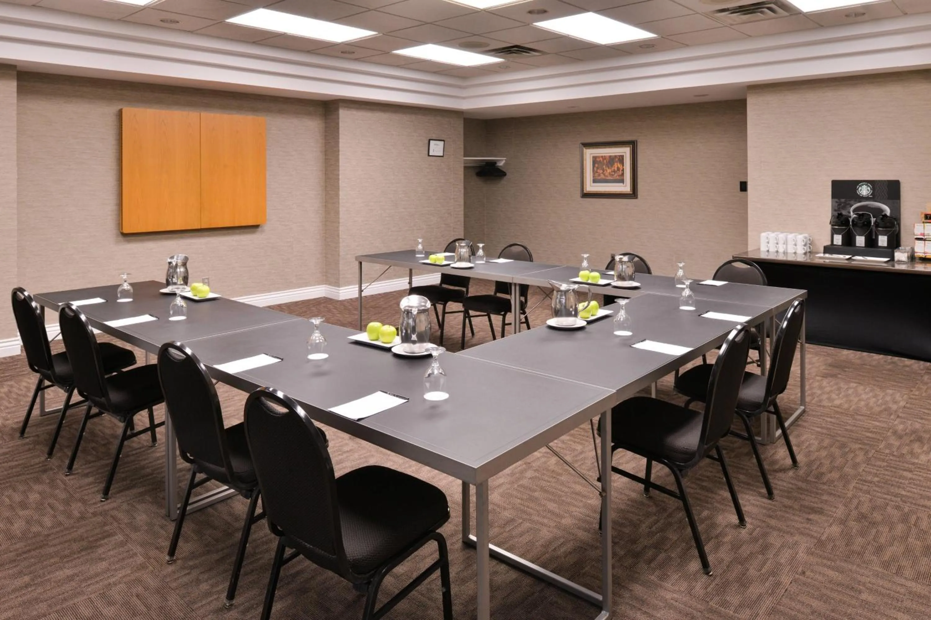 Meeting/conference room in Delta Hotels by Marriott Regina