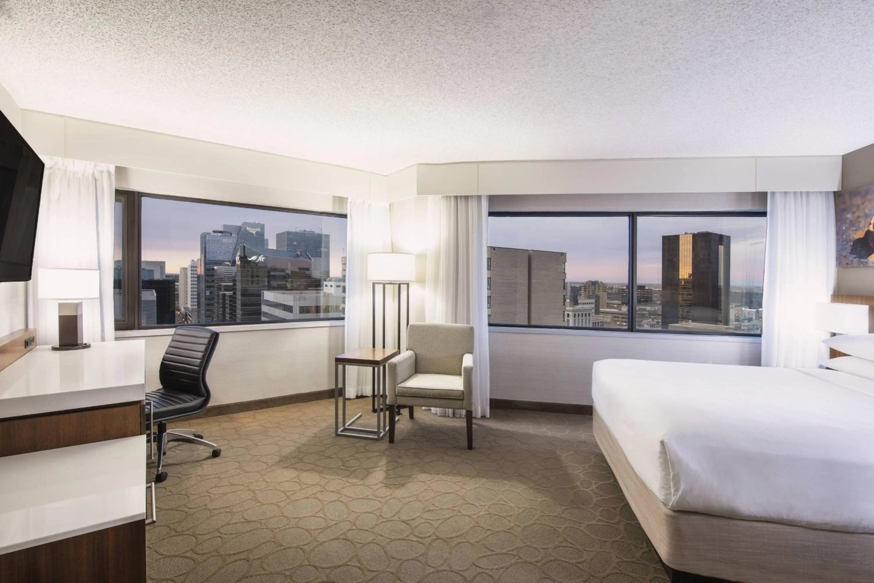 Photo of the whole room, Bed in Delta Hotels by Marriott Regina