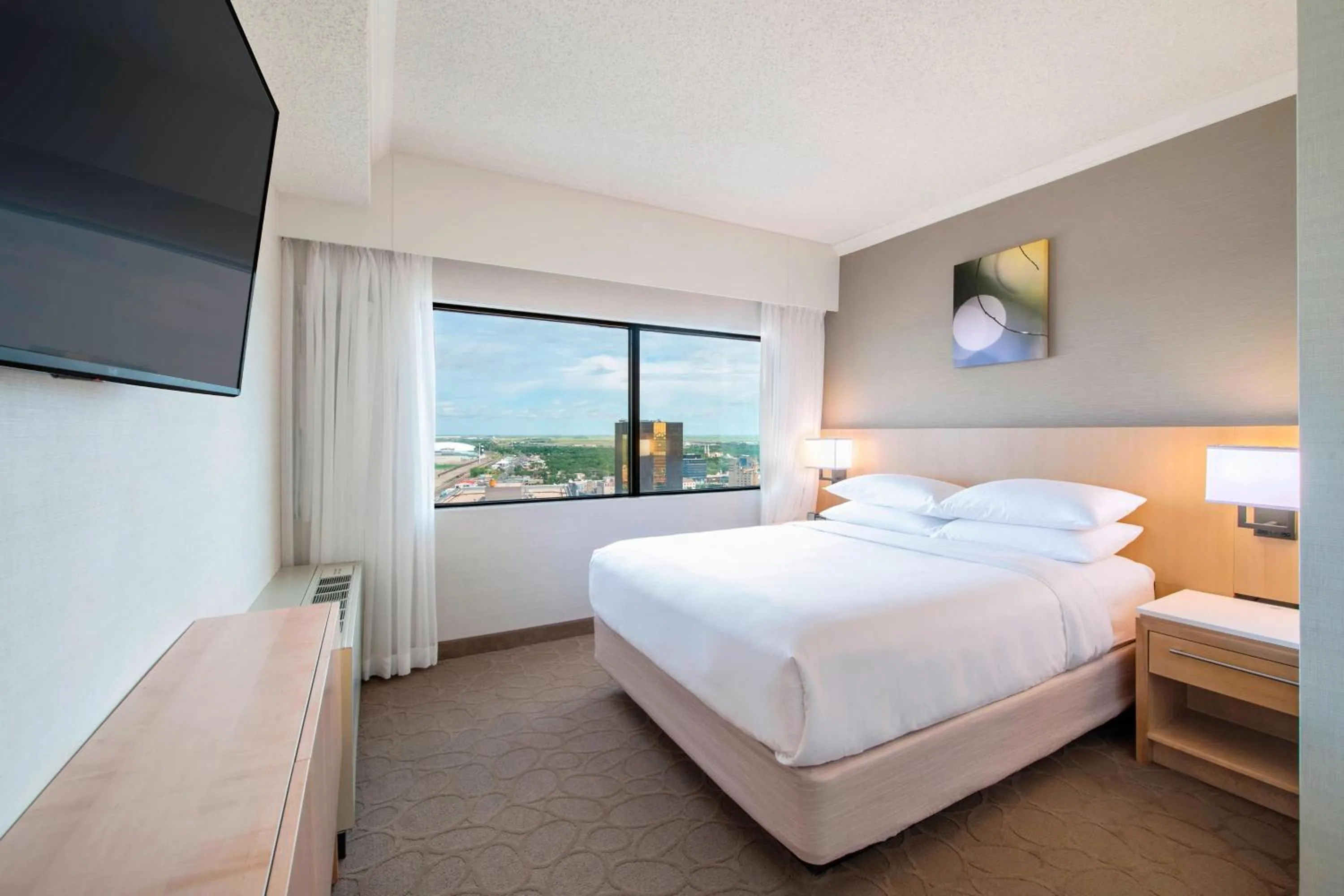 Bedroom, Bed in Delta Hotels by Marriott Regina