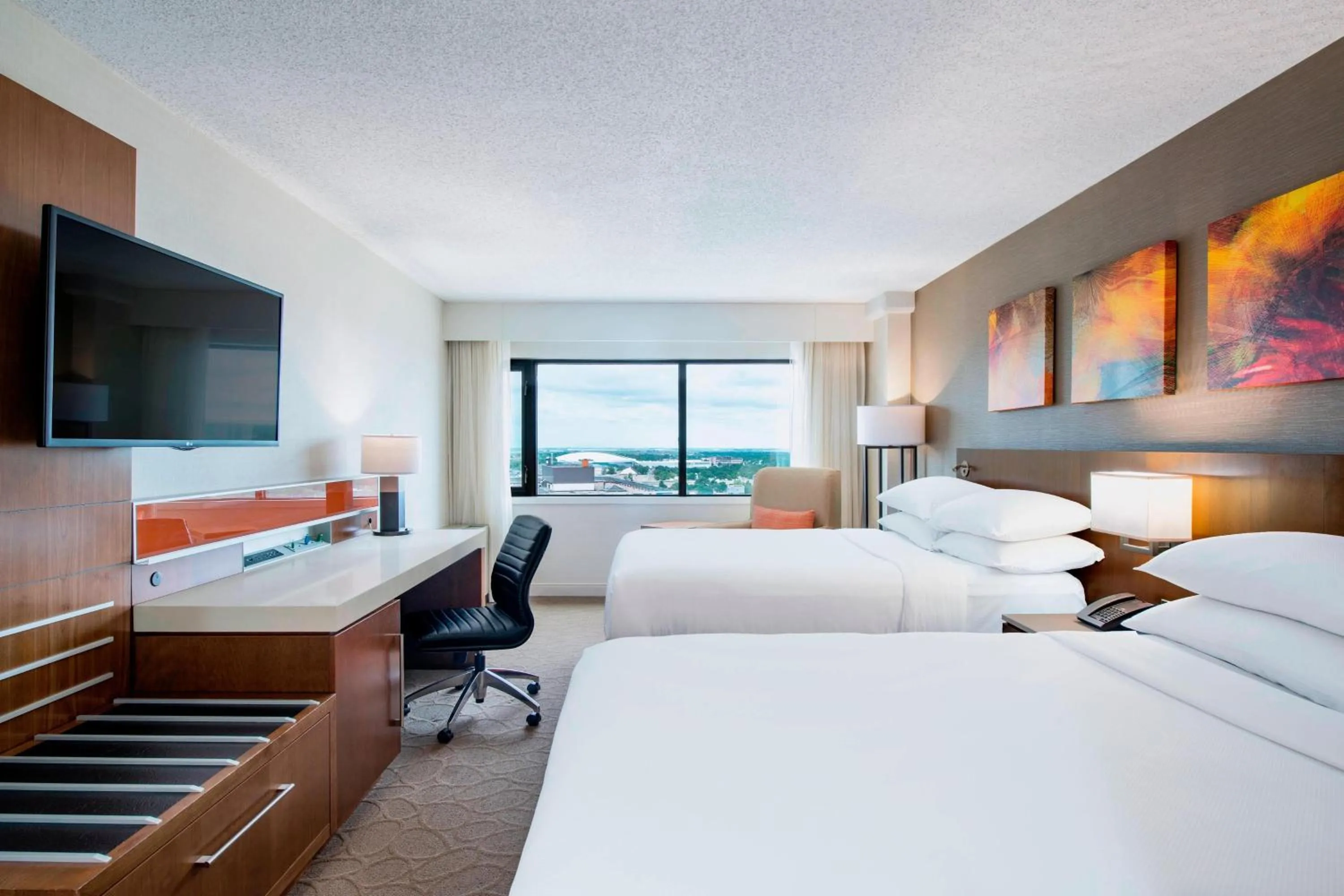Photo of the whole room, Bed in Delta Hotels by Marriott Regina