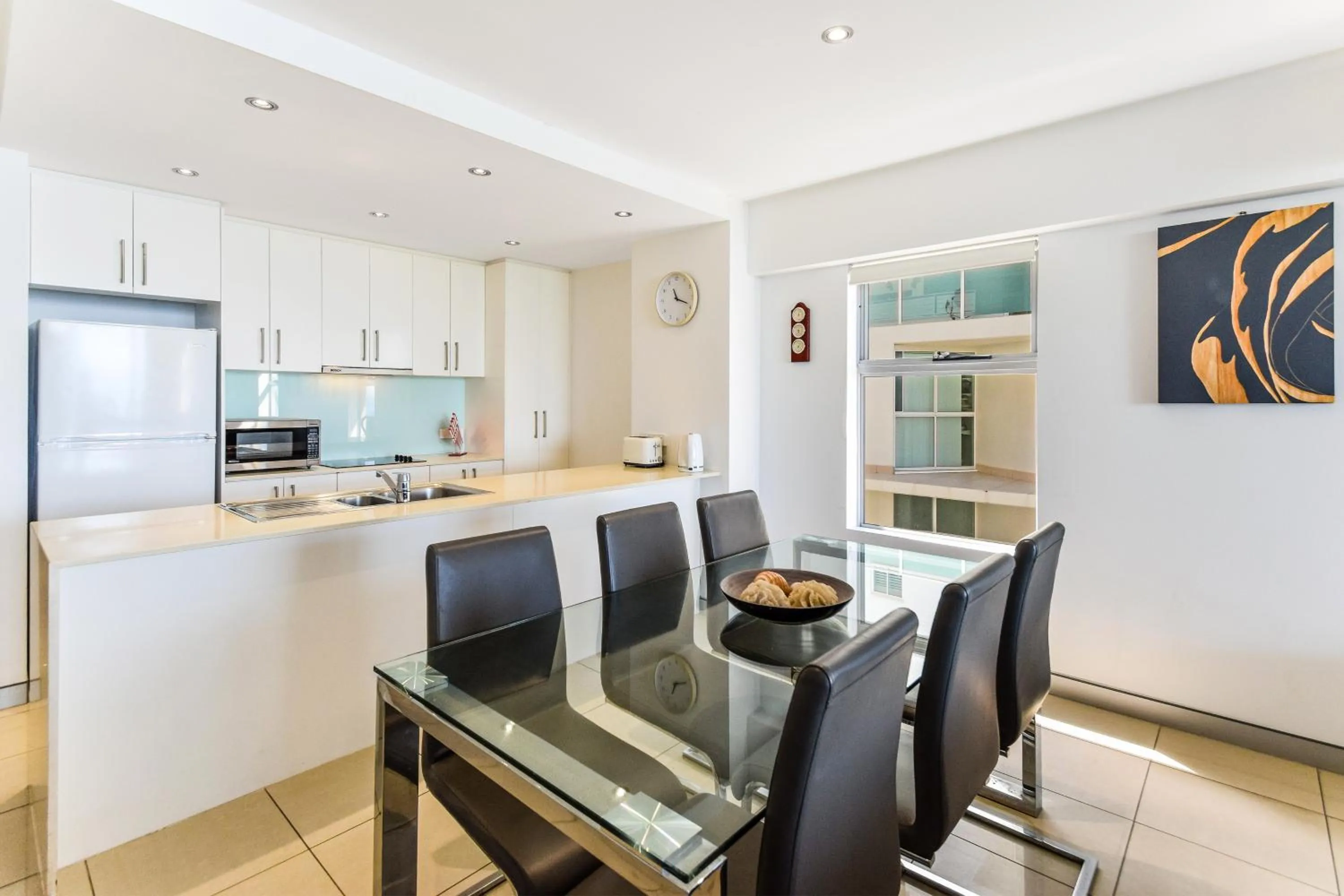 Kitchen or kitchenette in Redvue Holiday Apartments