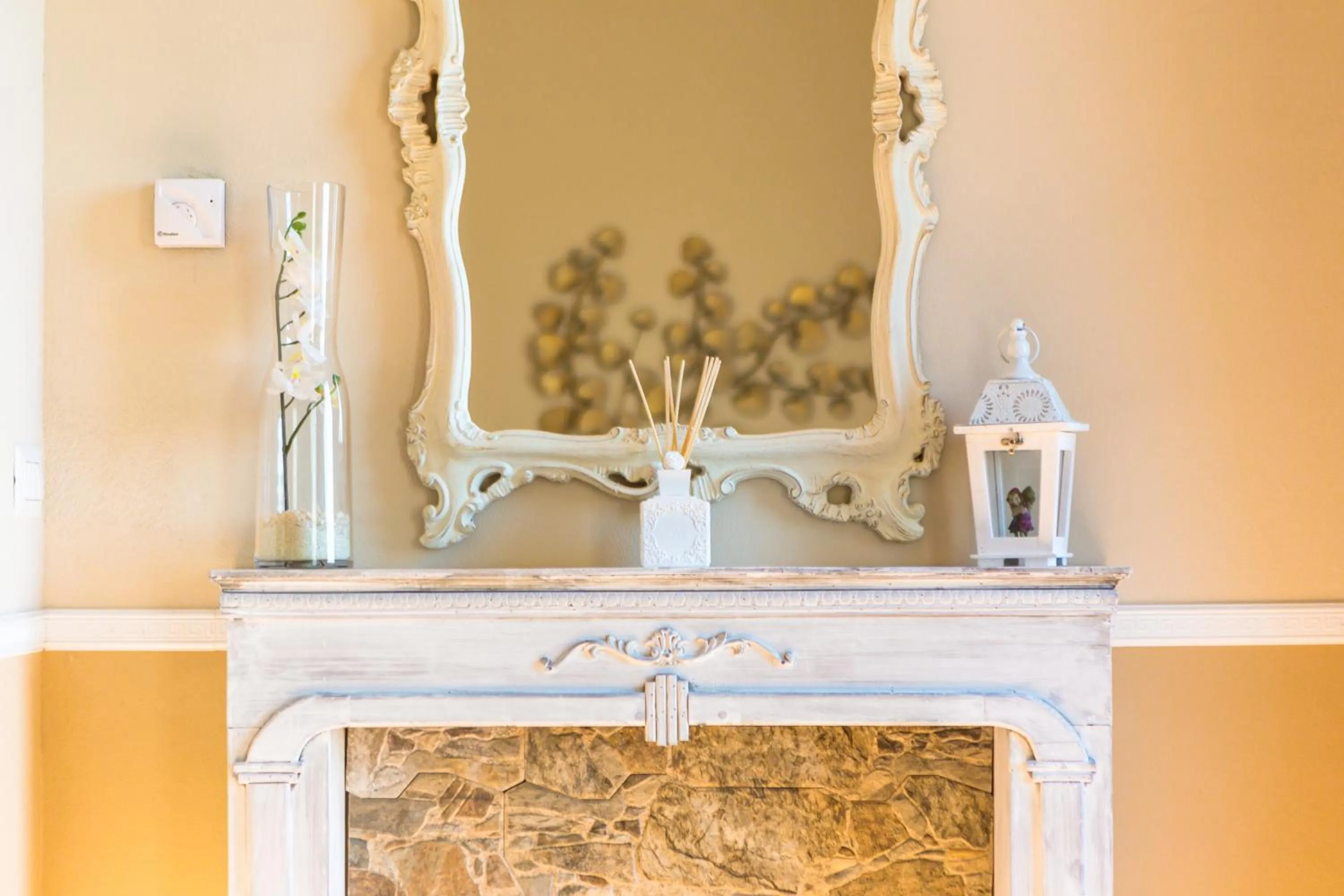 Decorative detail in B&B Il Folletto del Lago