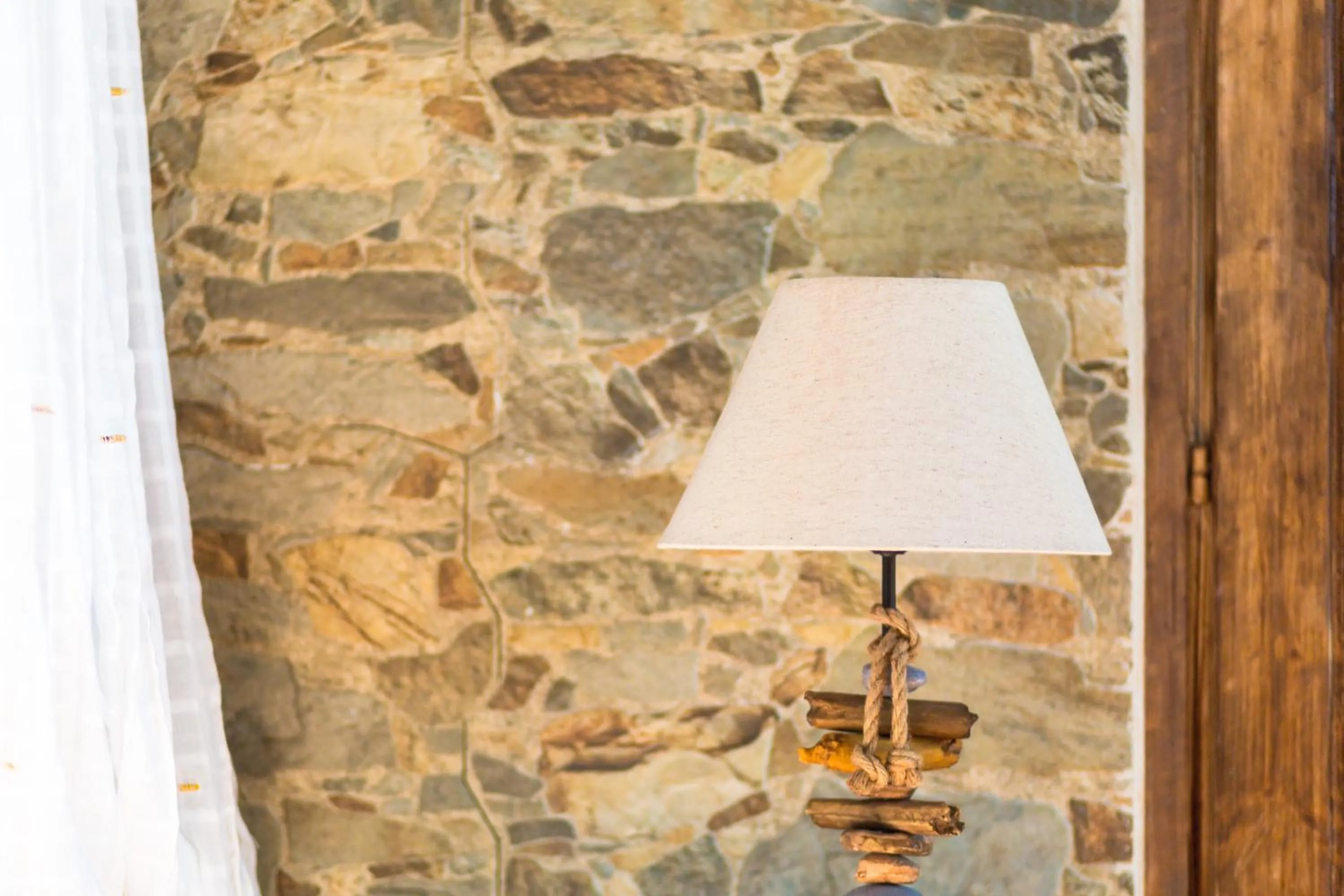 Decorative detail in B&B Il Folletto del Lago