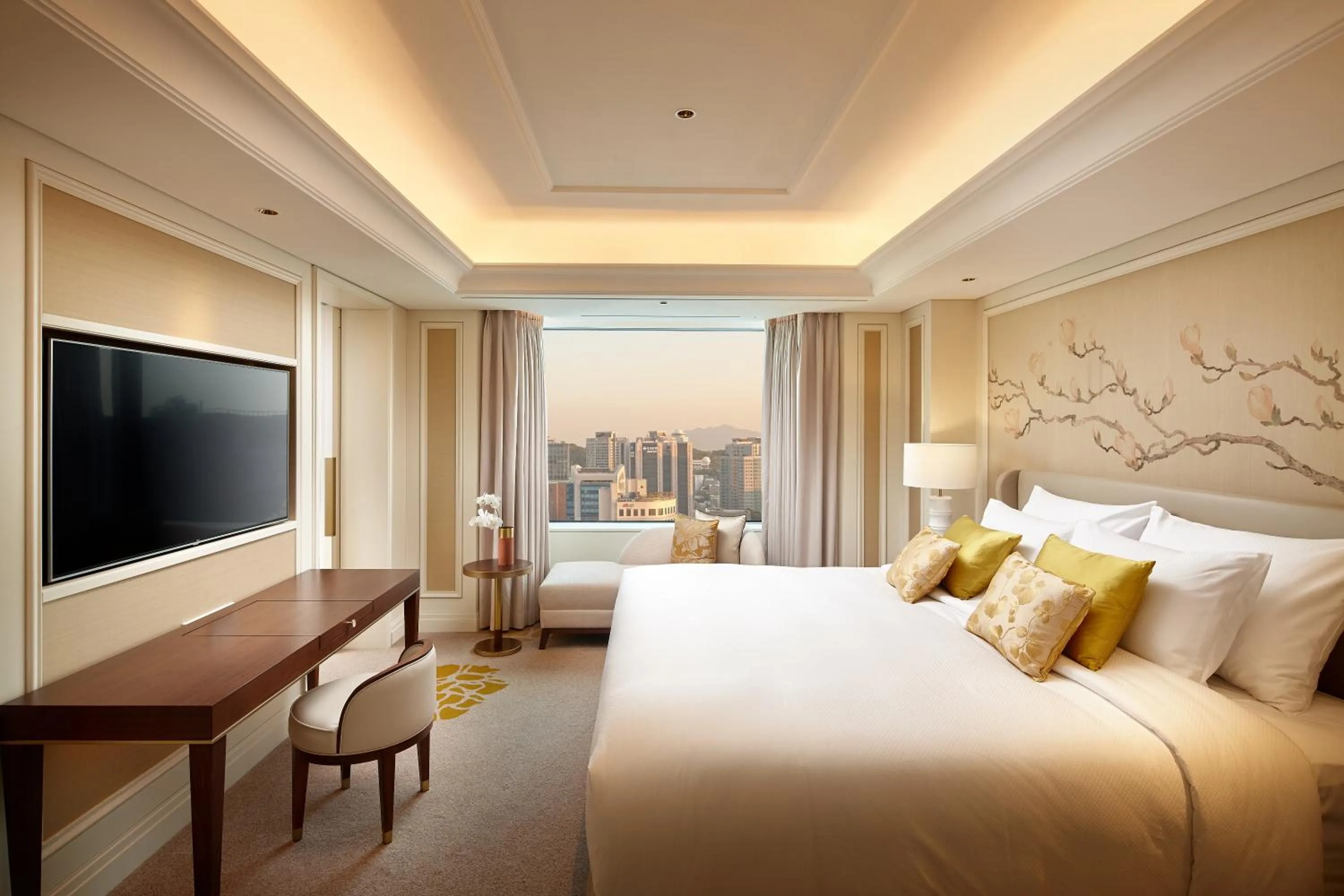Bed in Lotte Hotel Seoul
