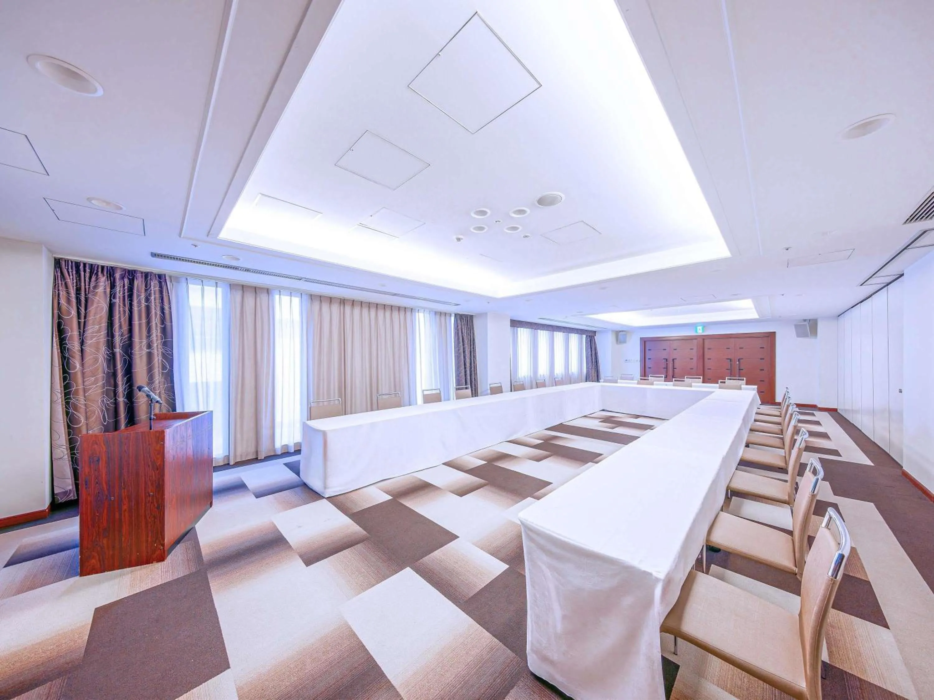 Business facilities in Mercure Okinawa Naha
