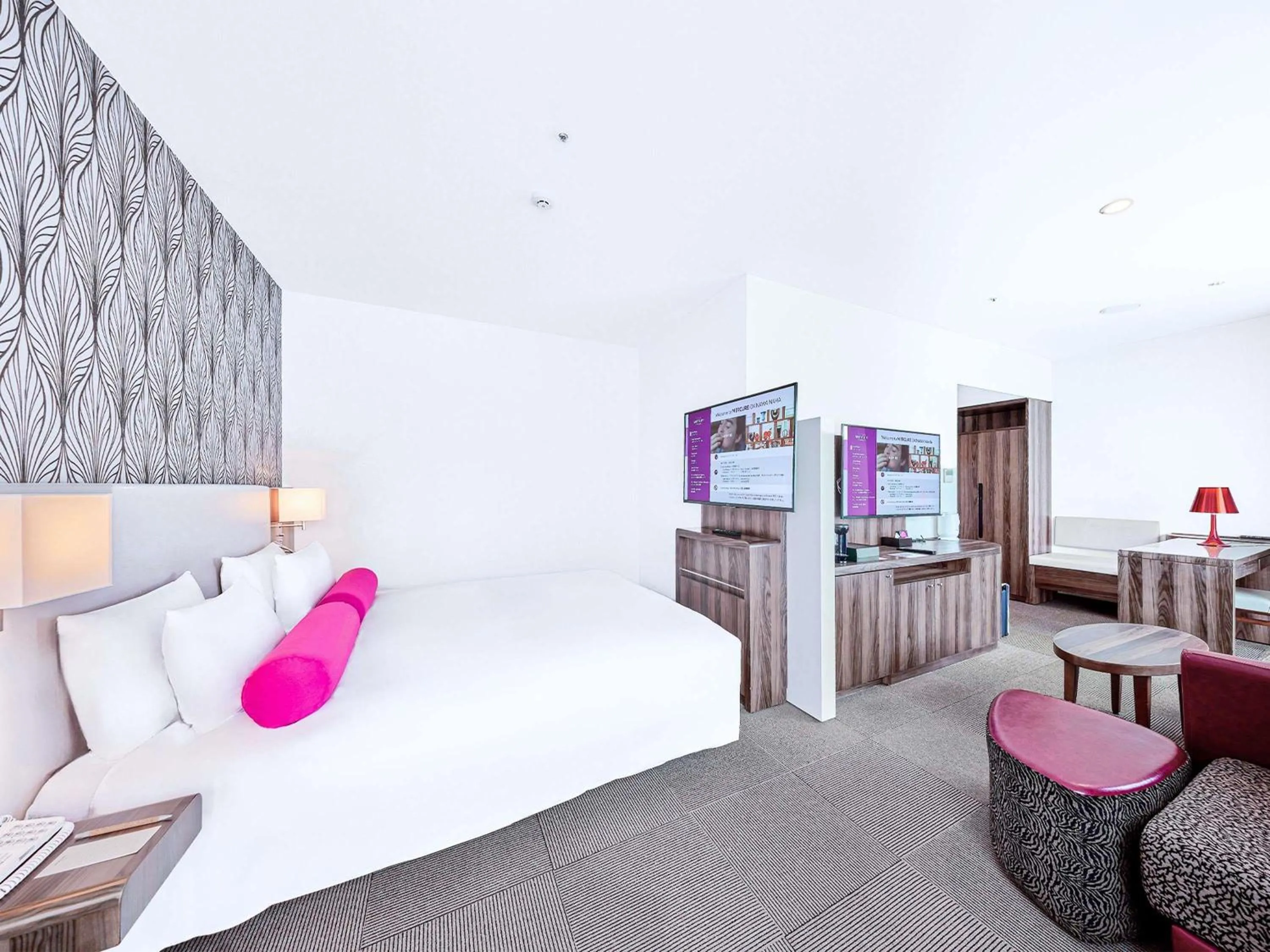 Bedroom, Bed in Mercure Okinawa Naha