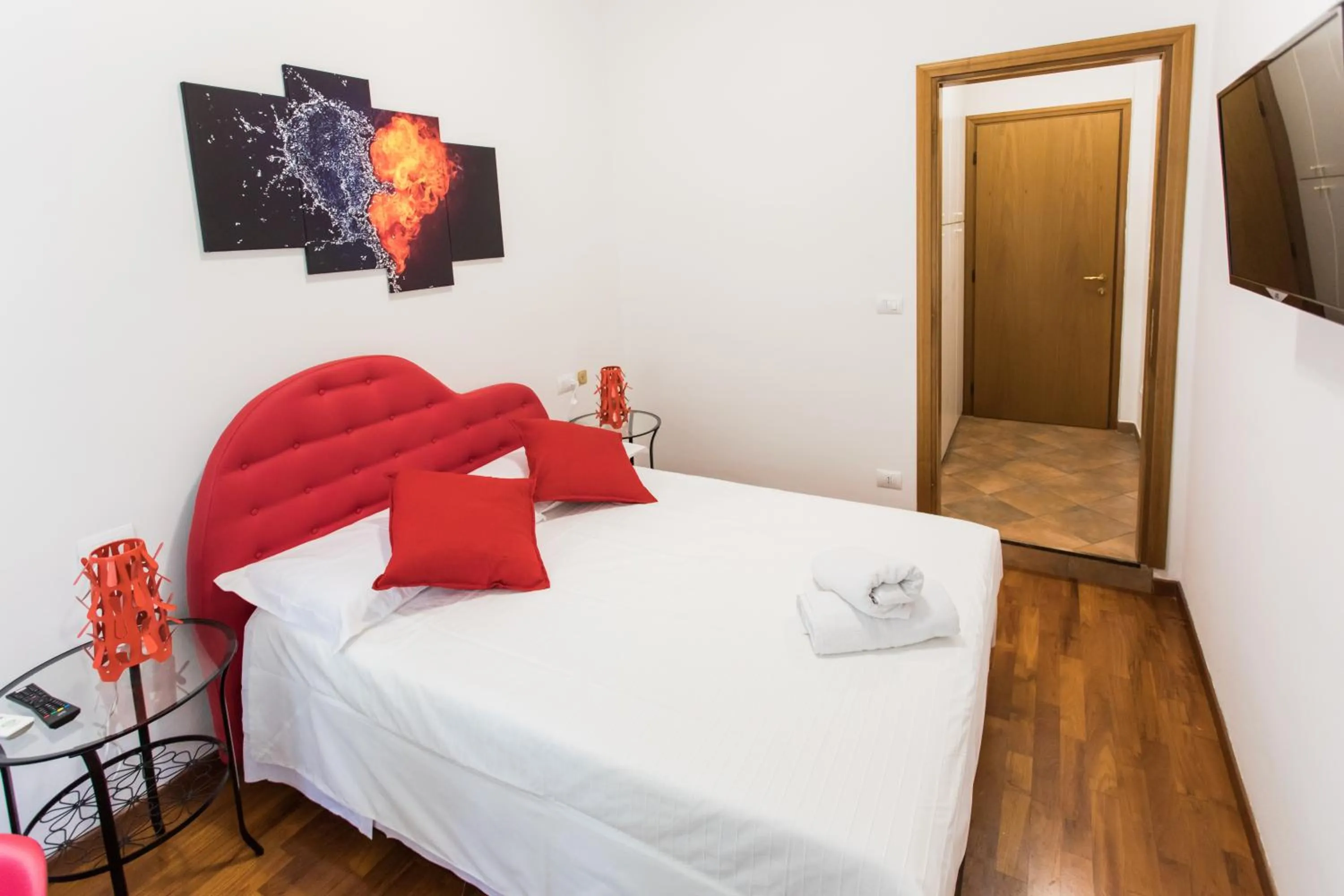 Photo of the whole room, Bed in Affittacamere Le Camere di Porta San Felice - Self Check in