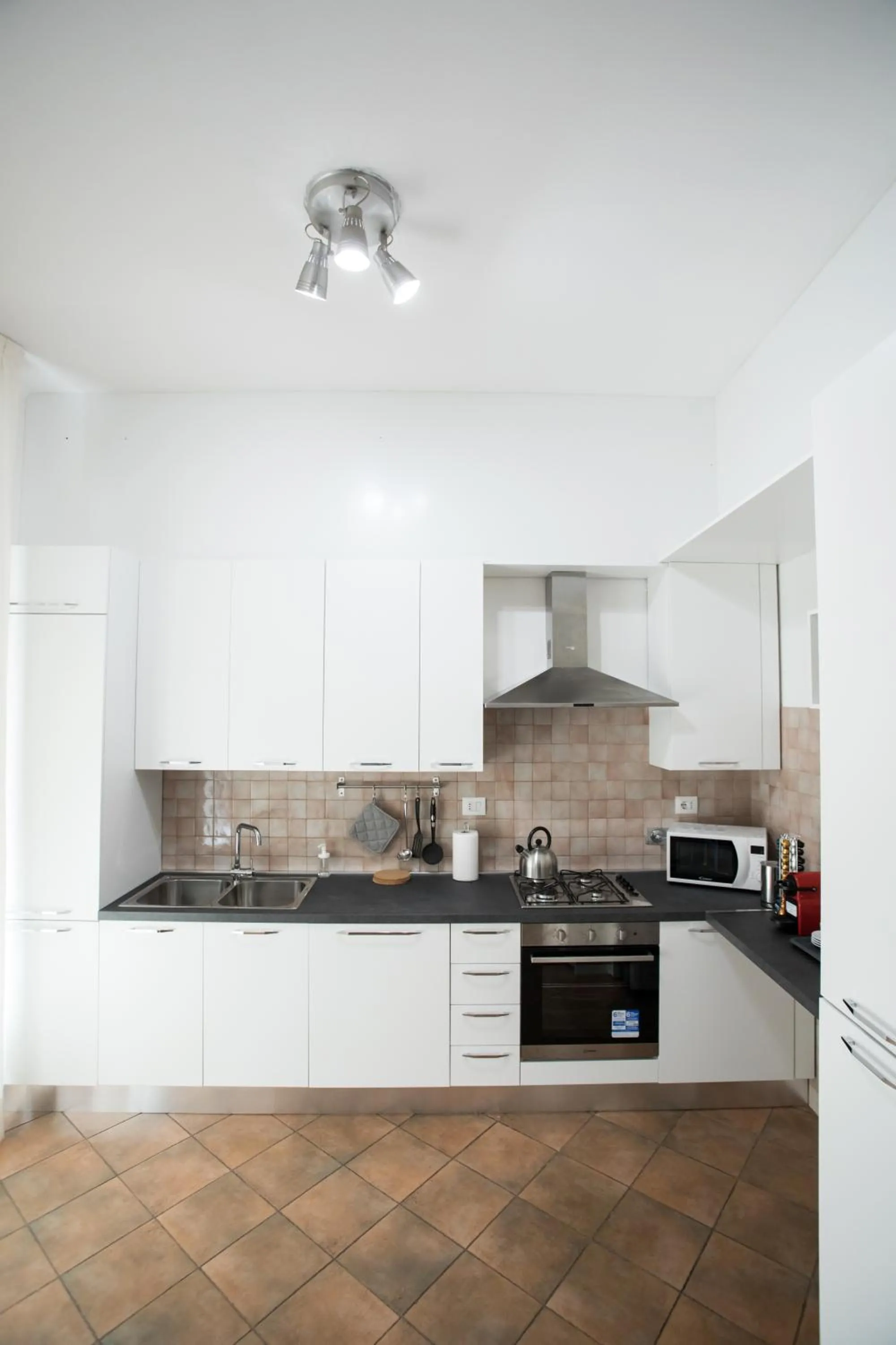 Kitchen or kitchenette in Affittacamere Le Camere di Porta San Felice - Self Check in