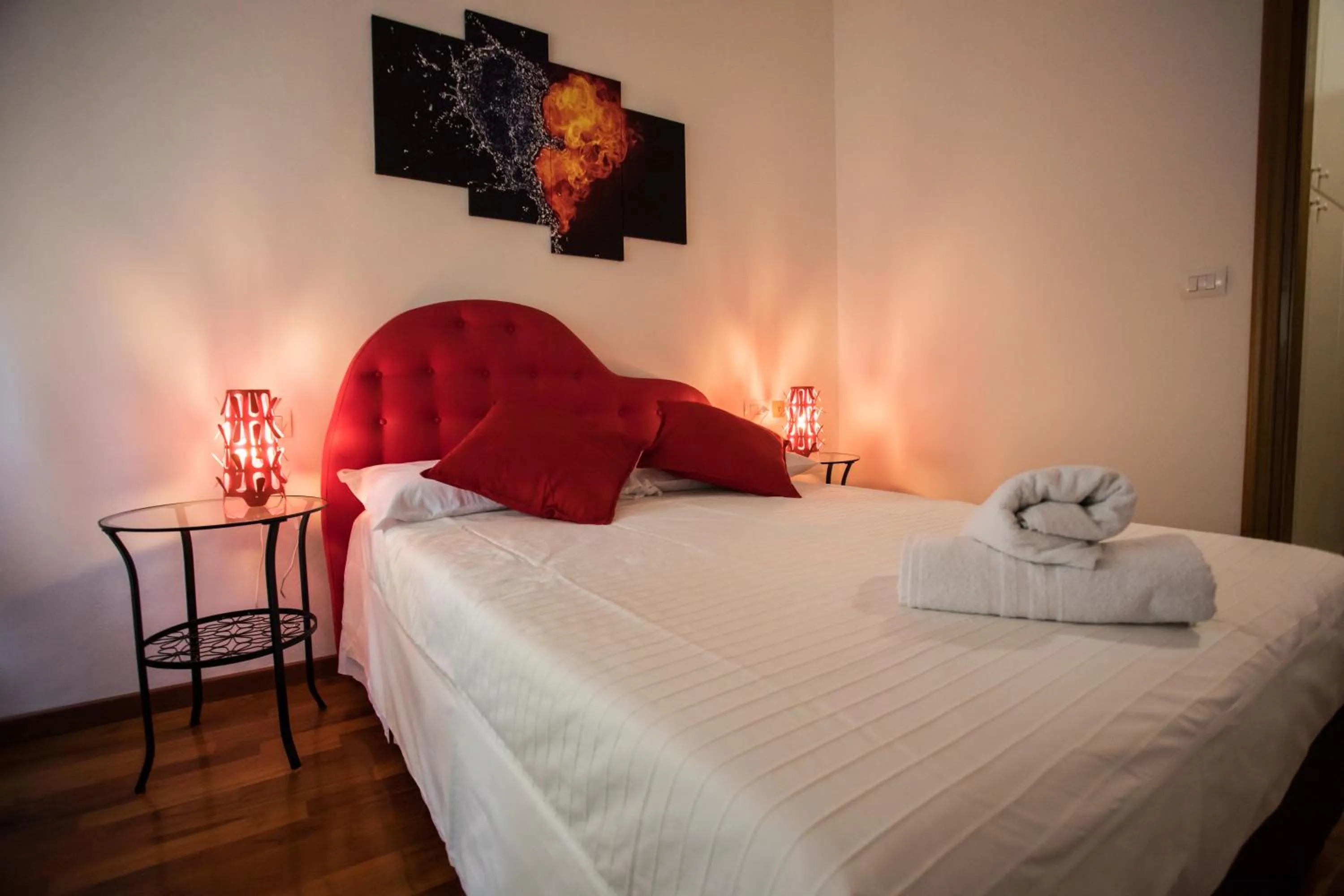 Photo of the whole room, Bed in Affittacamere Le Camere di Porta San Felice - Self Check in