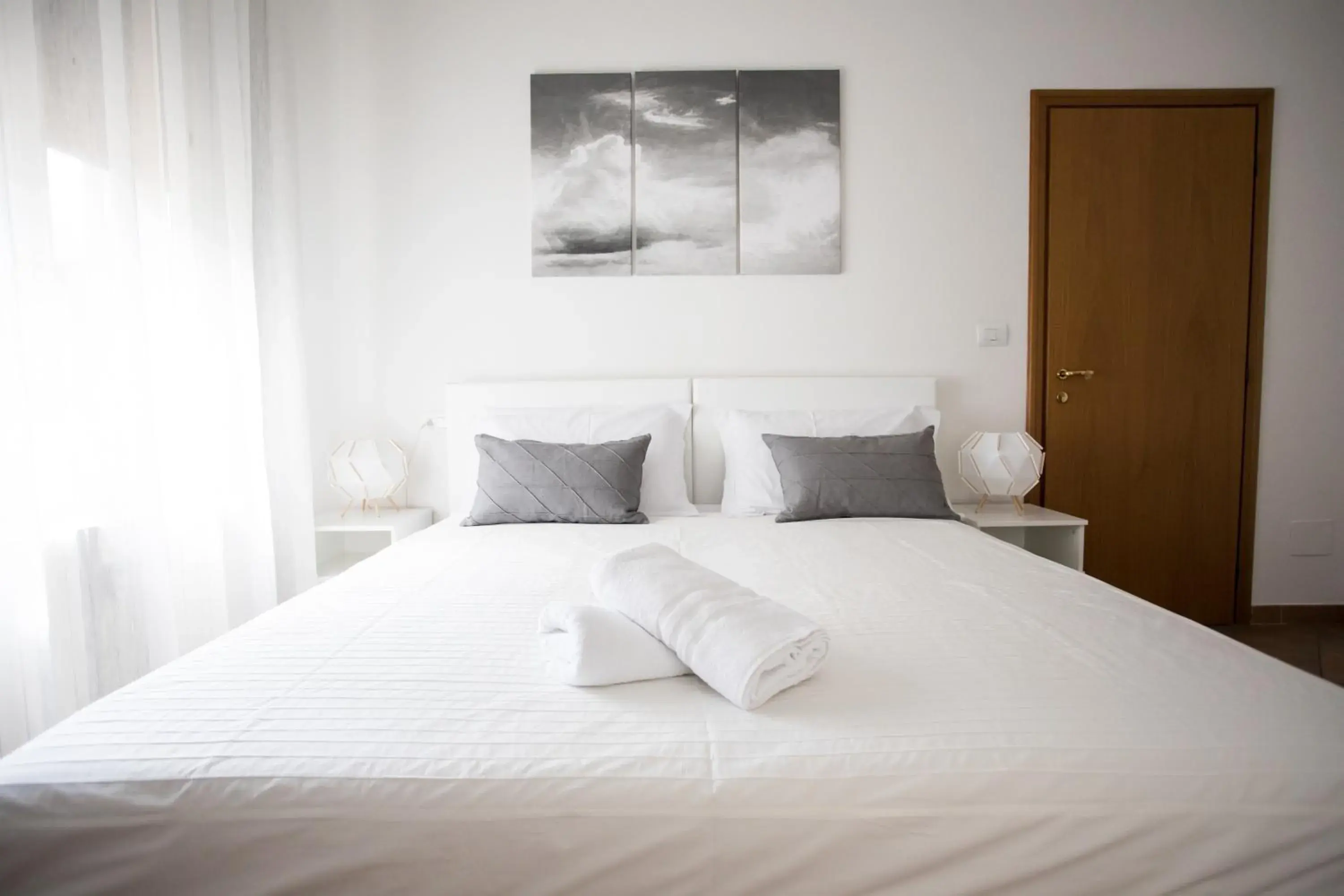 Large Double or Twin Room with Private Bathroom - single occupancy in Affittacamere Le Camere di Porta San Felice - Self Check in Large Double or Twin Room with Private Bathroom - single occupancy in Affittacamere Le Camere di Porta San Felice - Self Check in